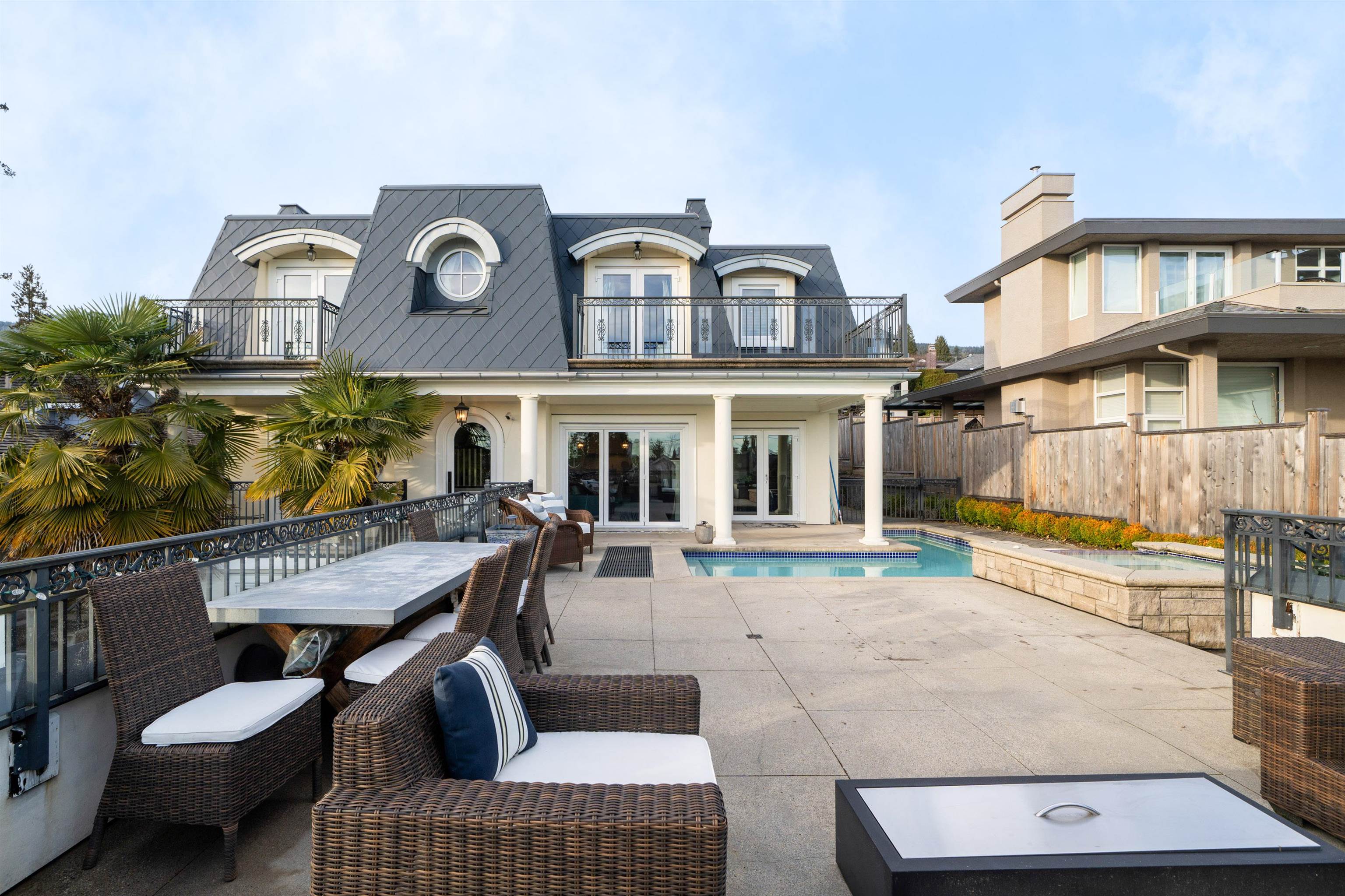 Listing image of 2285 KINGS AVENUE