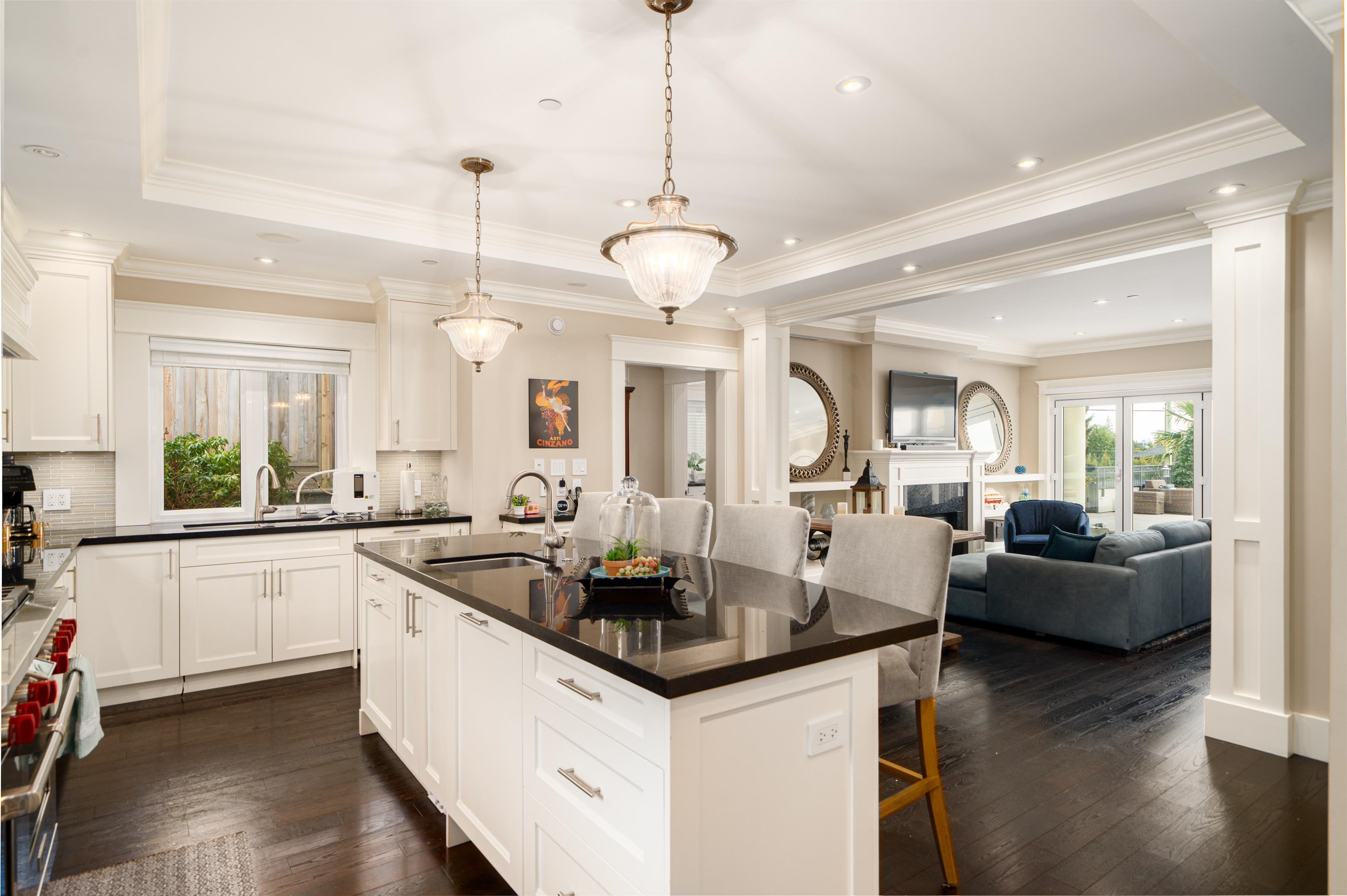 Listing image of 2285 KINGS AVENUE