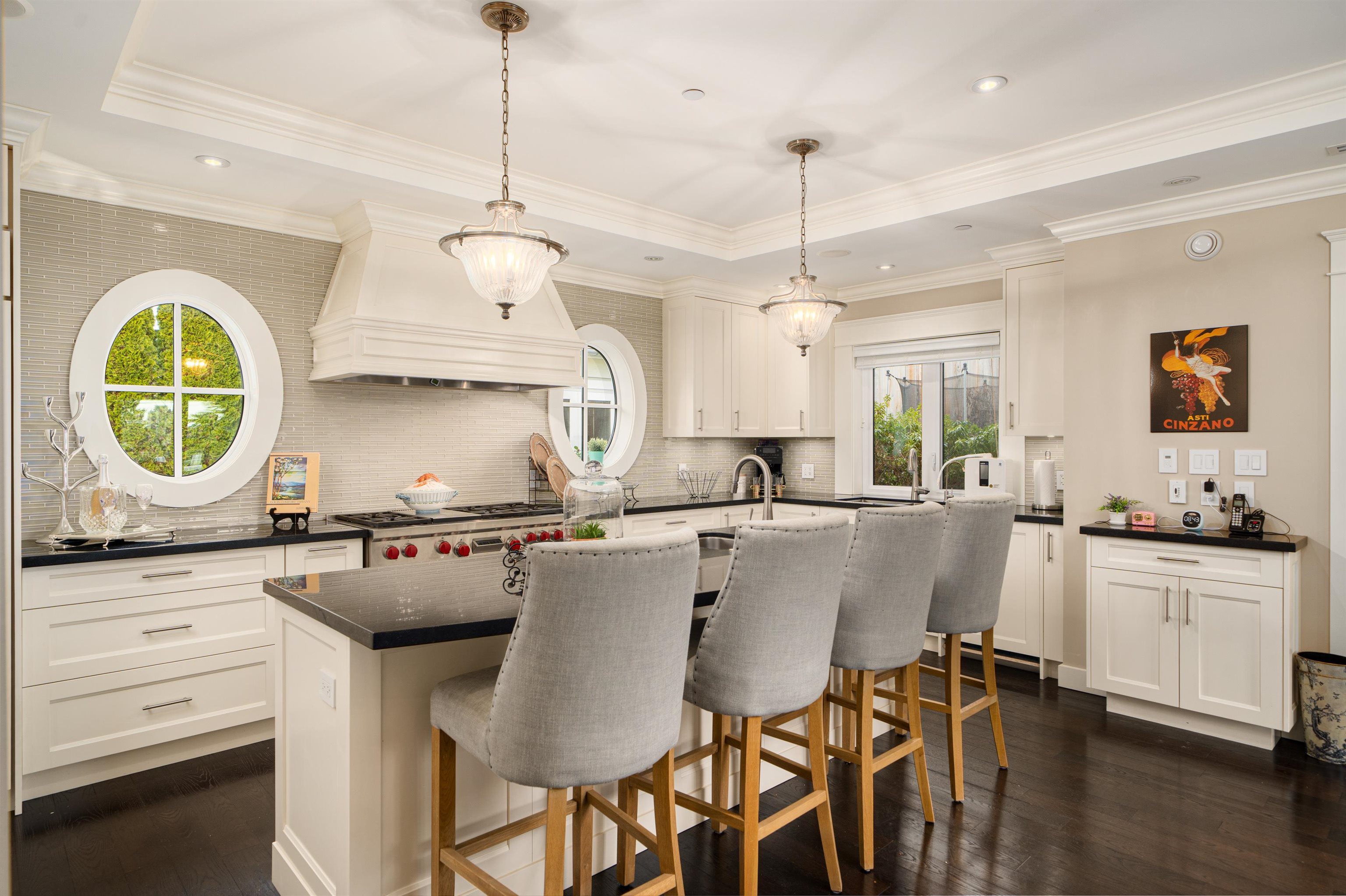 Listing image of 2285 KINGS AVENUE