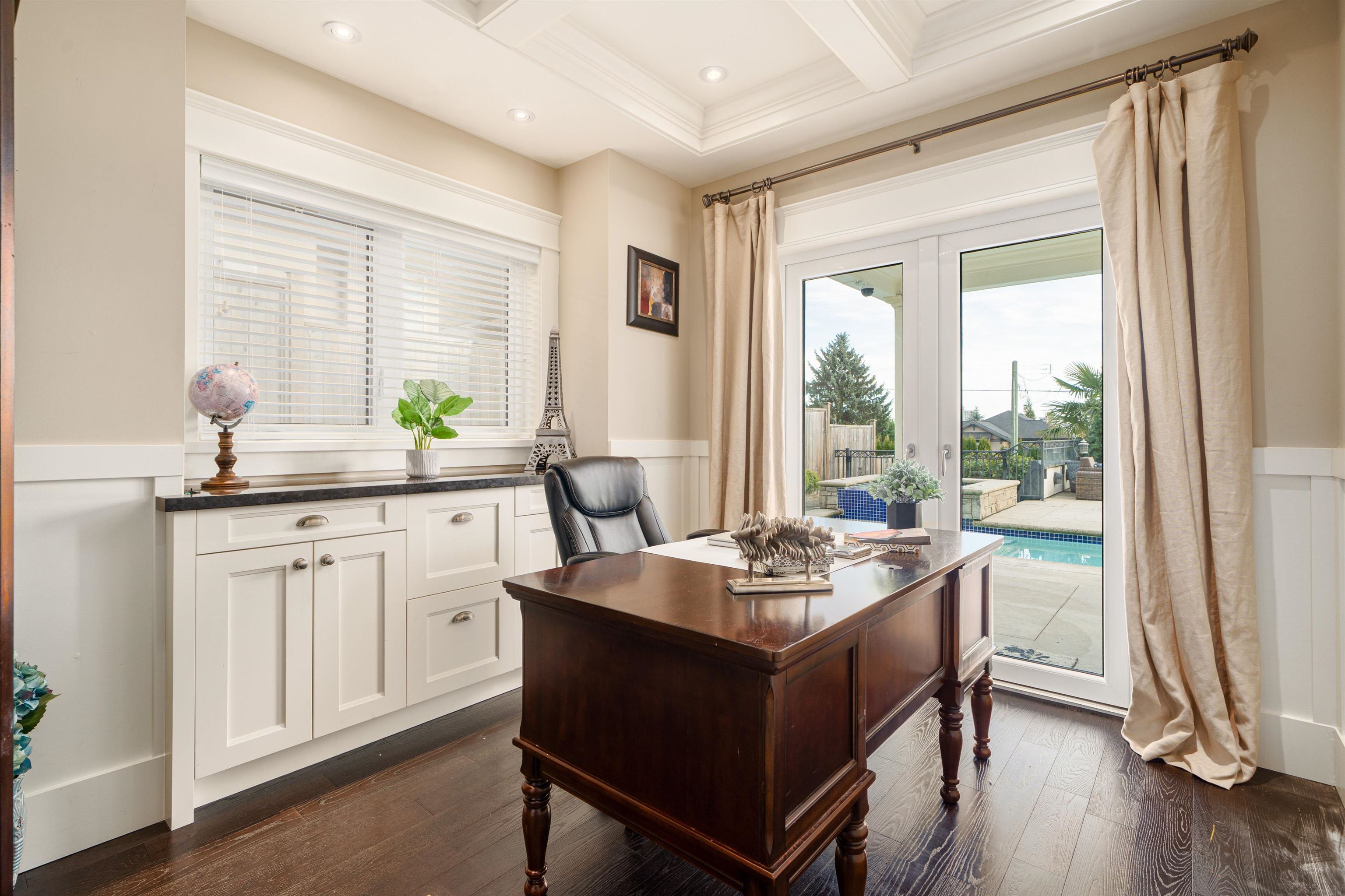 Listing image of 2285 KINGS AVENUE