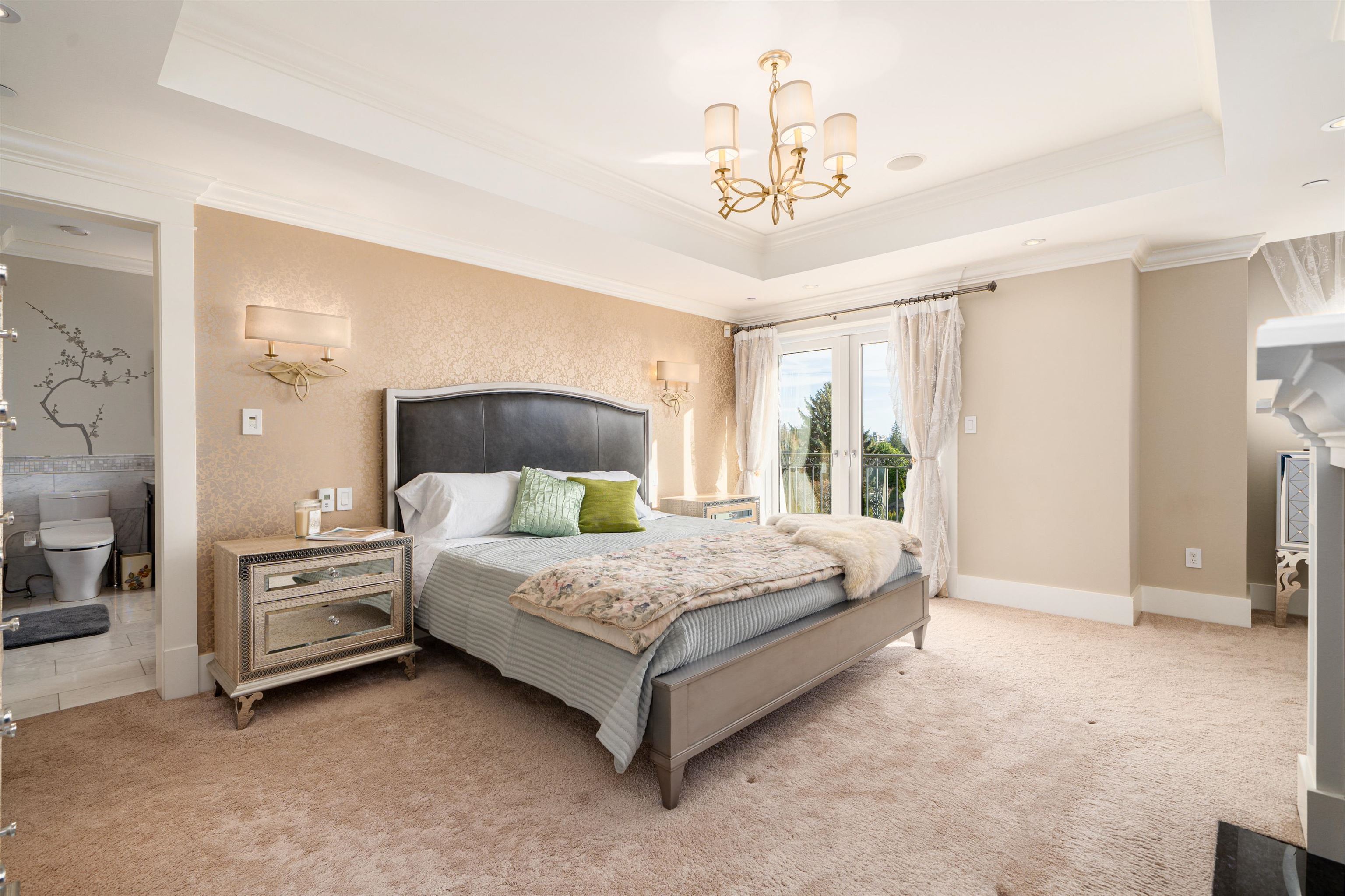 Listing image of 2285 KINGS AVENUE