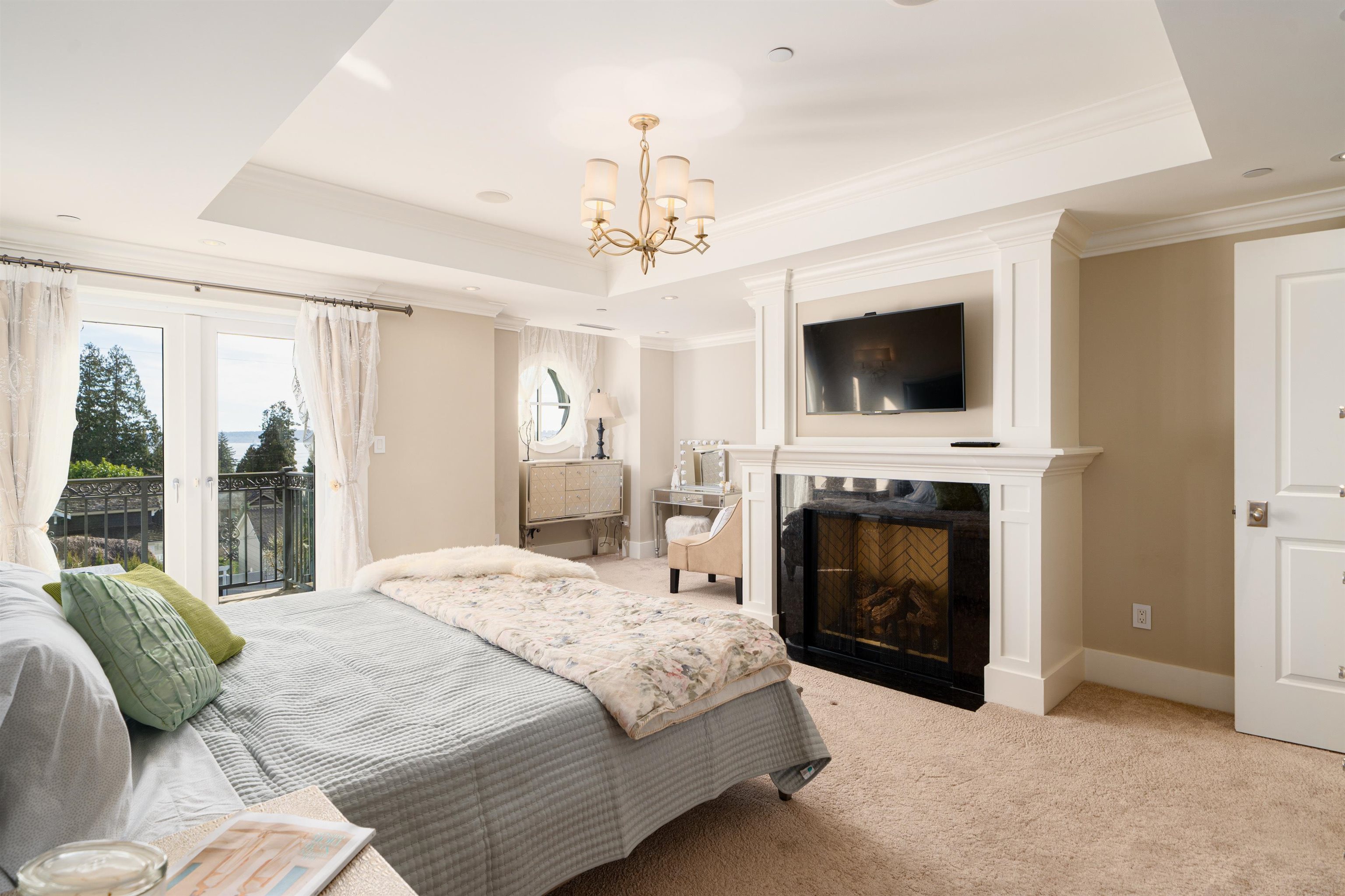Listing image of 2285 KINGS AVENUE
