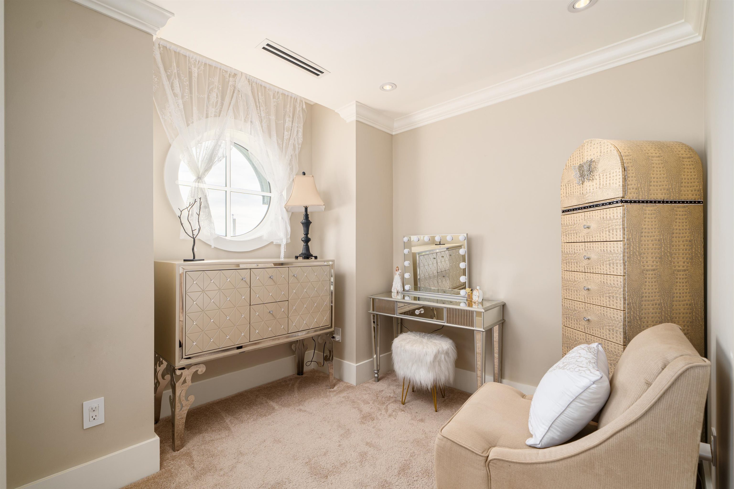 Listing image of 2285 KINGS AVENUE