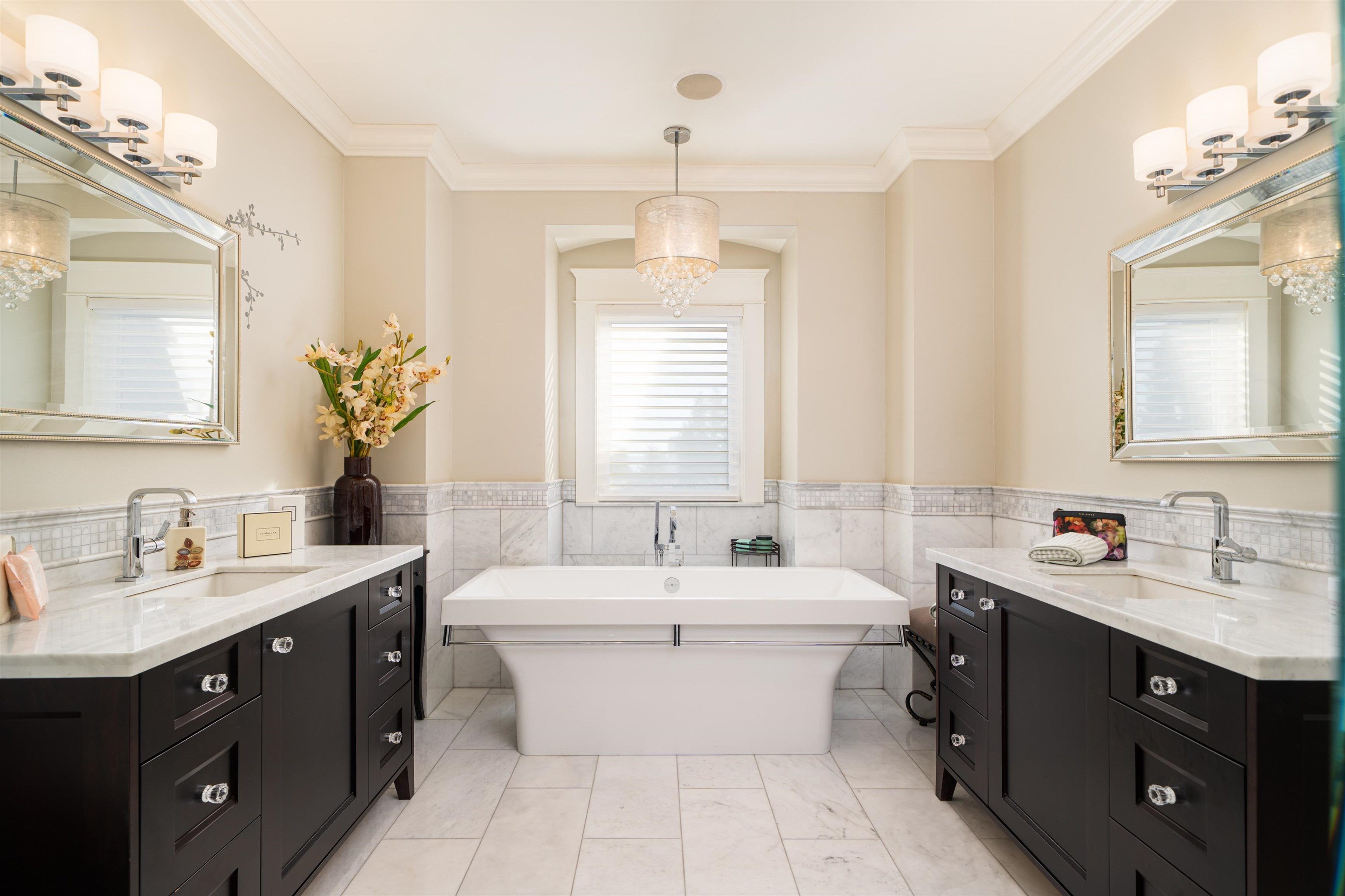 Listing image of 2285 KINGS AVENUE