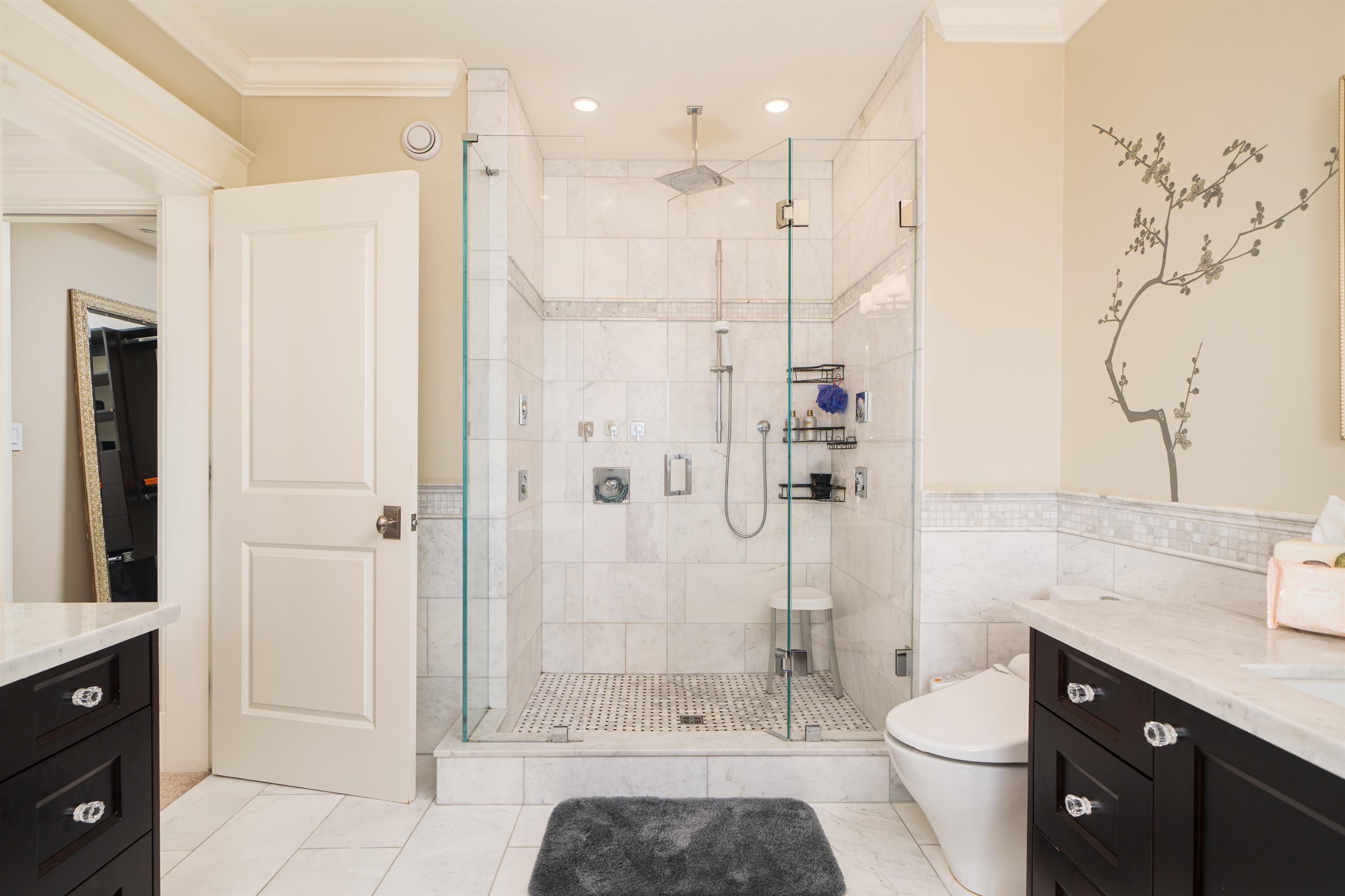 Listing image of 2285 KINGS AVENUE