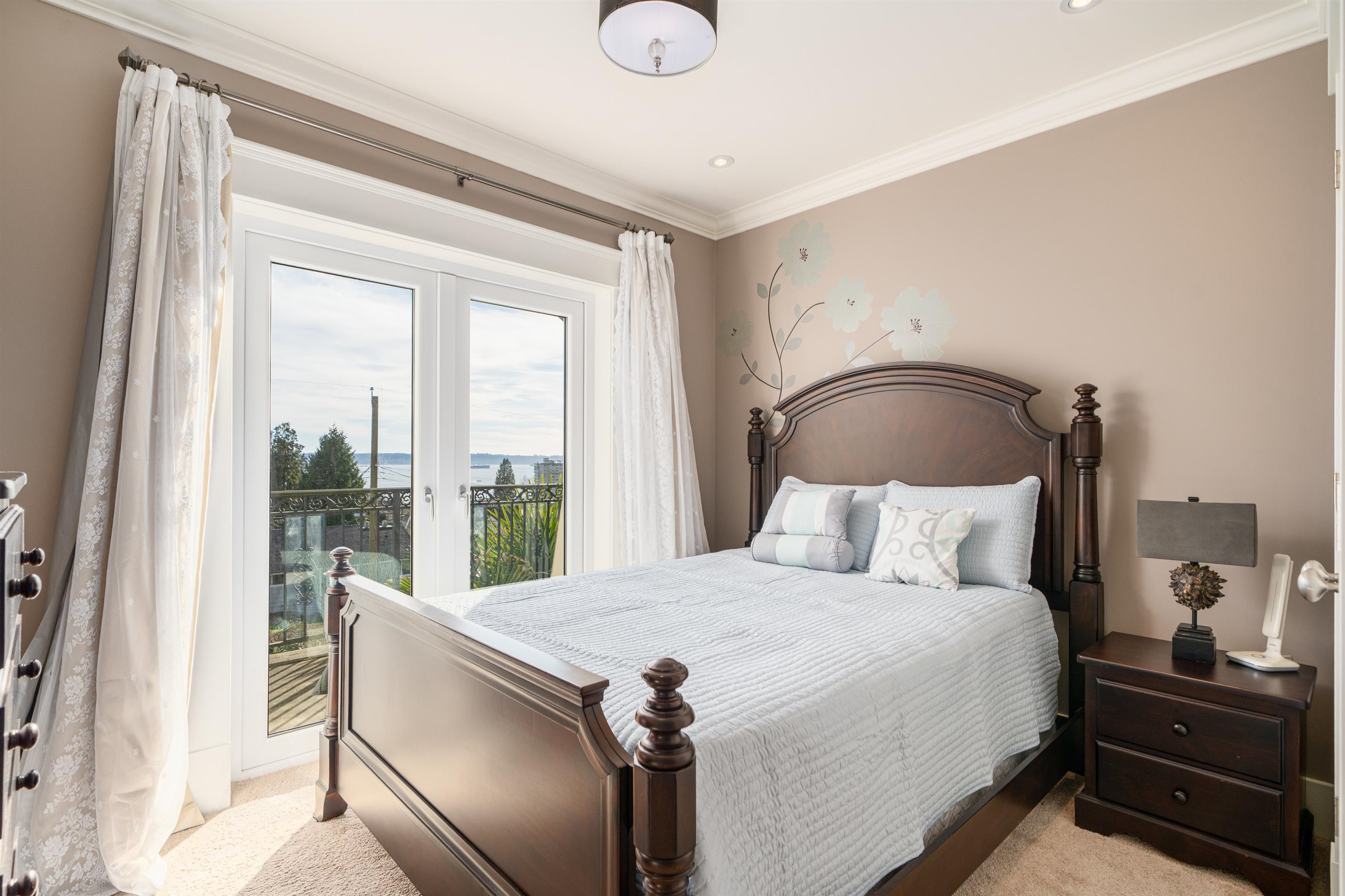 Listing image of 2285 KINGS AVENUE
