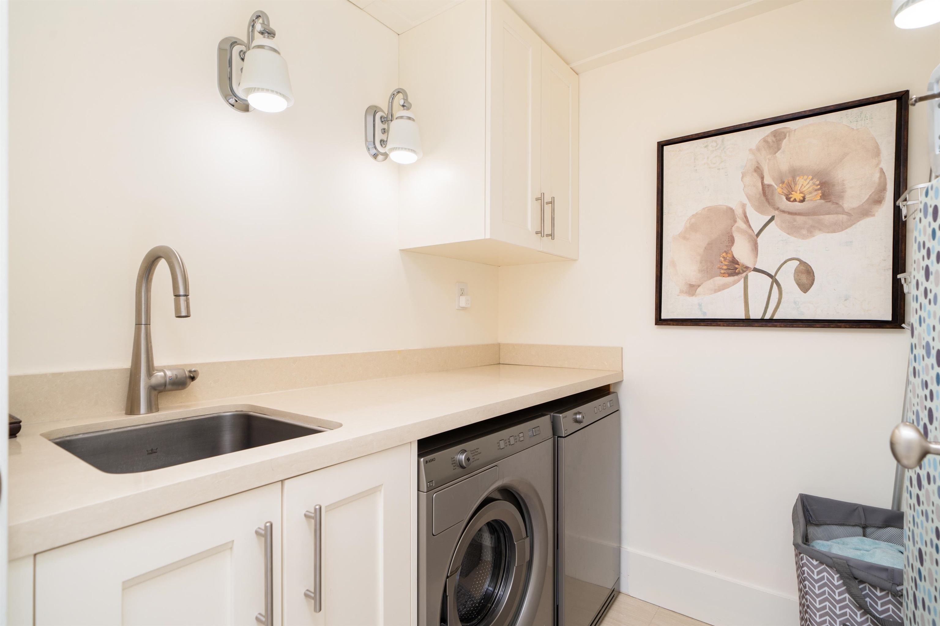 Listing image of 2285 KINGS AVENUE