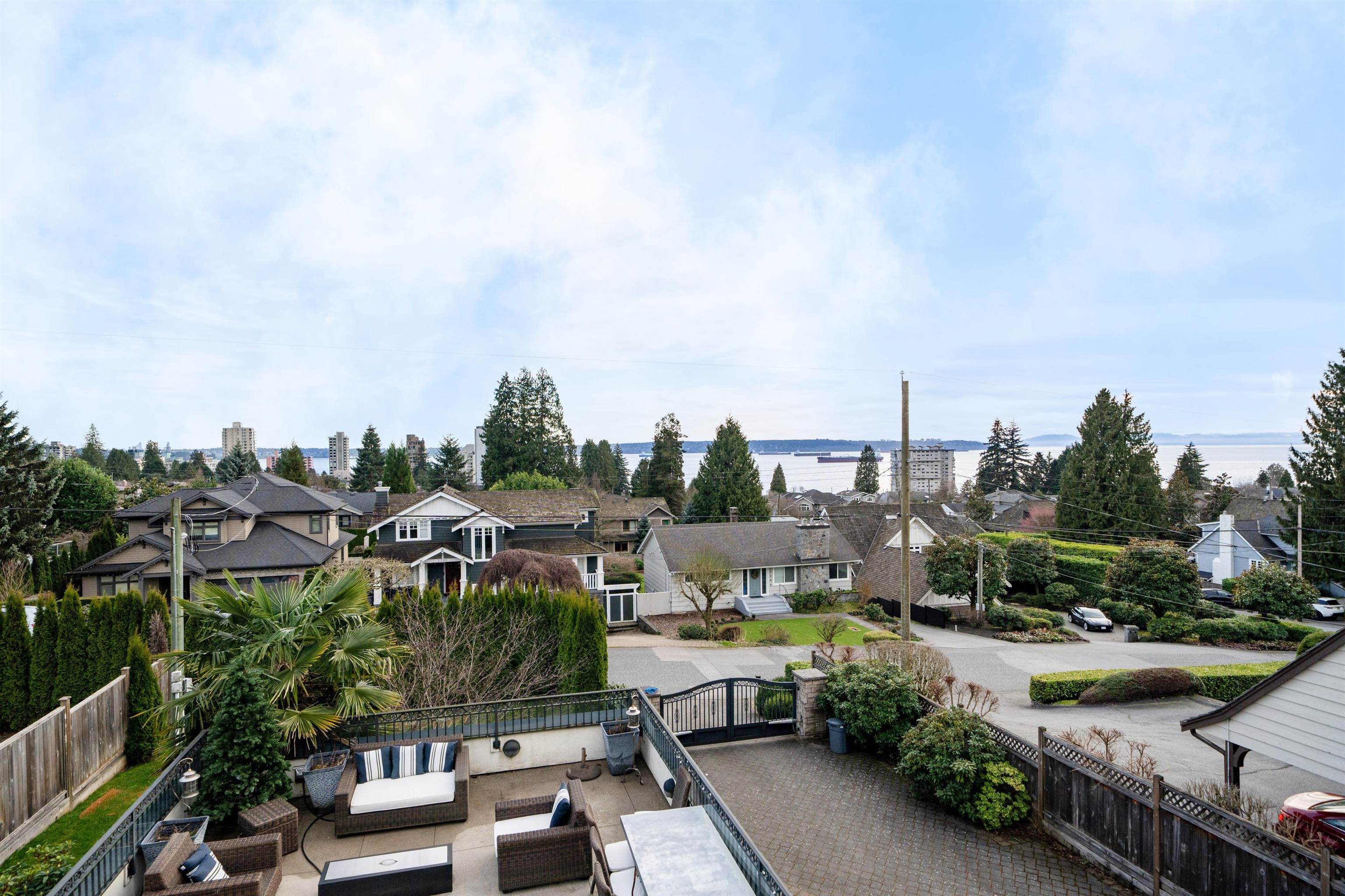 Listing image of 2285 KINGS AVENUE