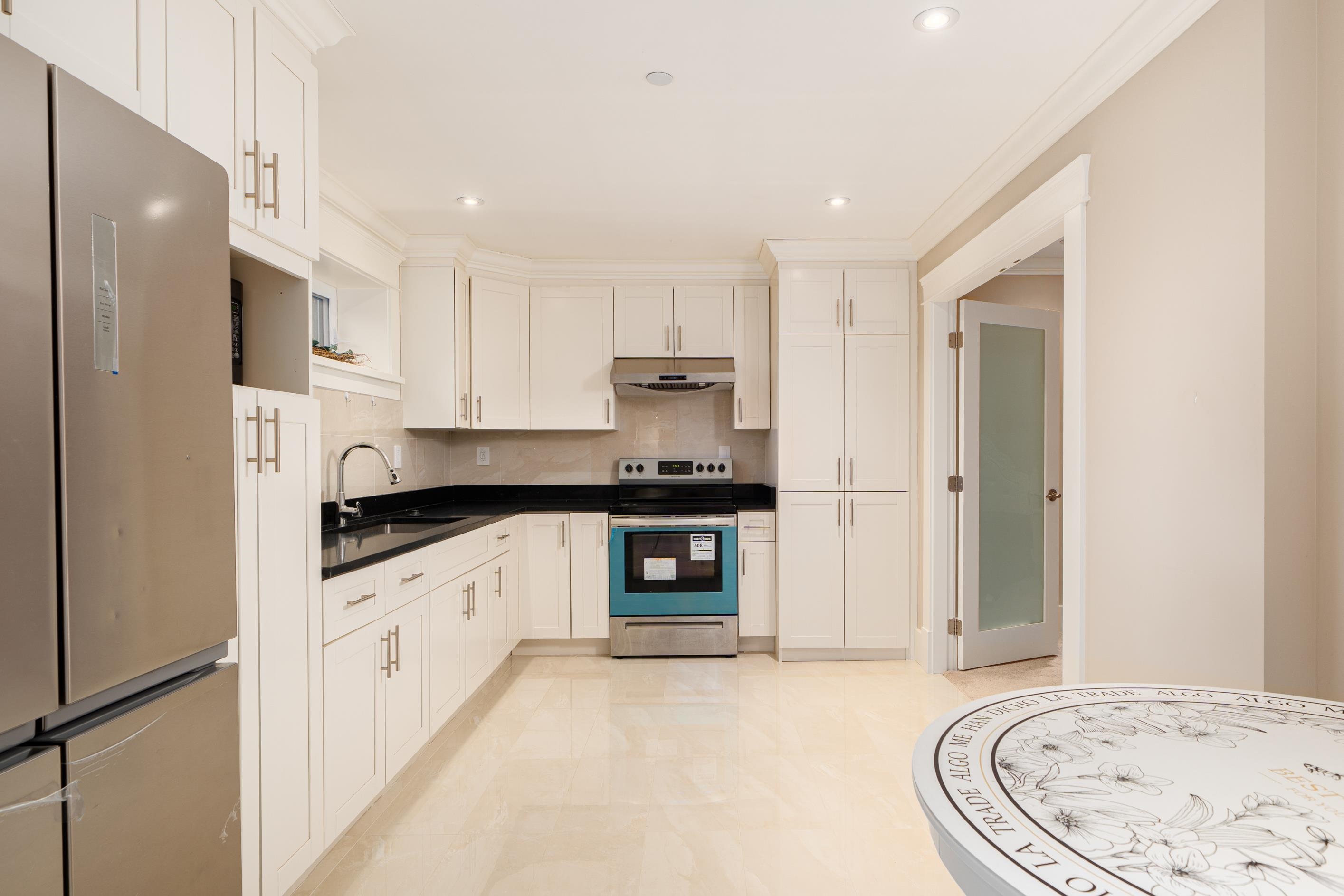 Listing image of 2285 KINGS AVENUE