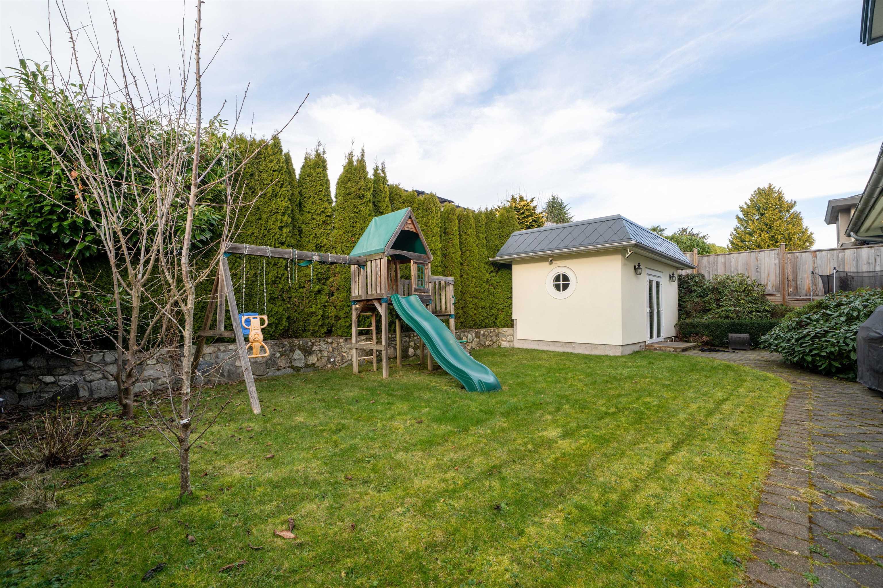 Listing image of 2285 KINGS AVENUE