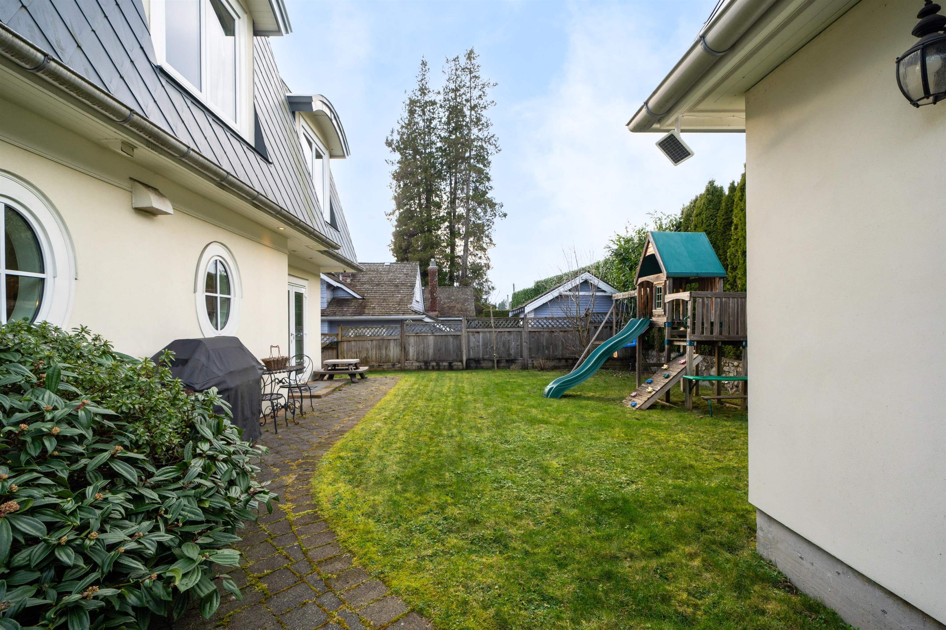 Listing image of 2285 KINGS AVENUE
