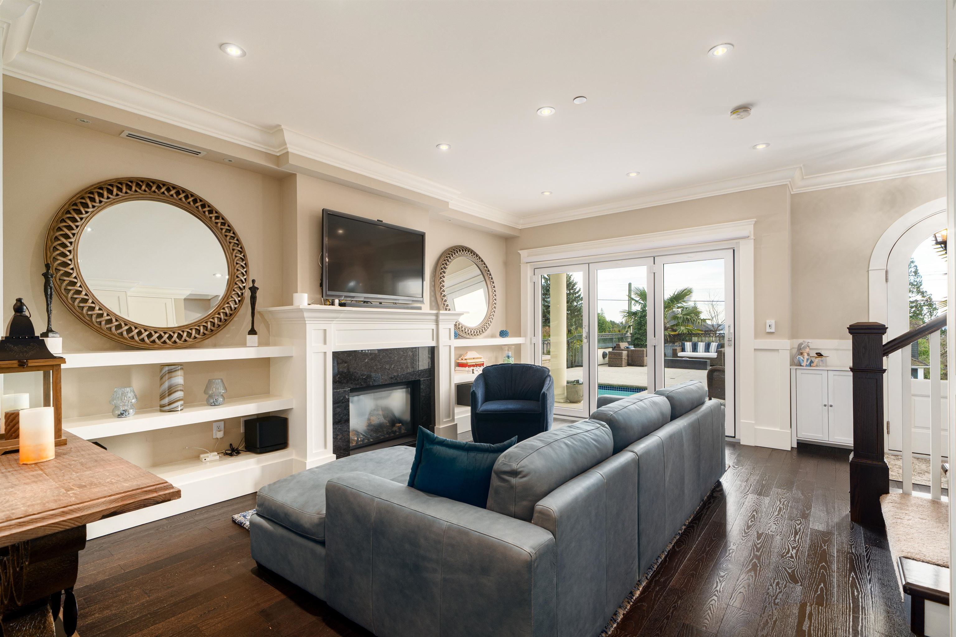 Listing image of 2285 KINGS AVENUE