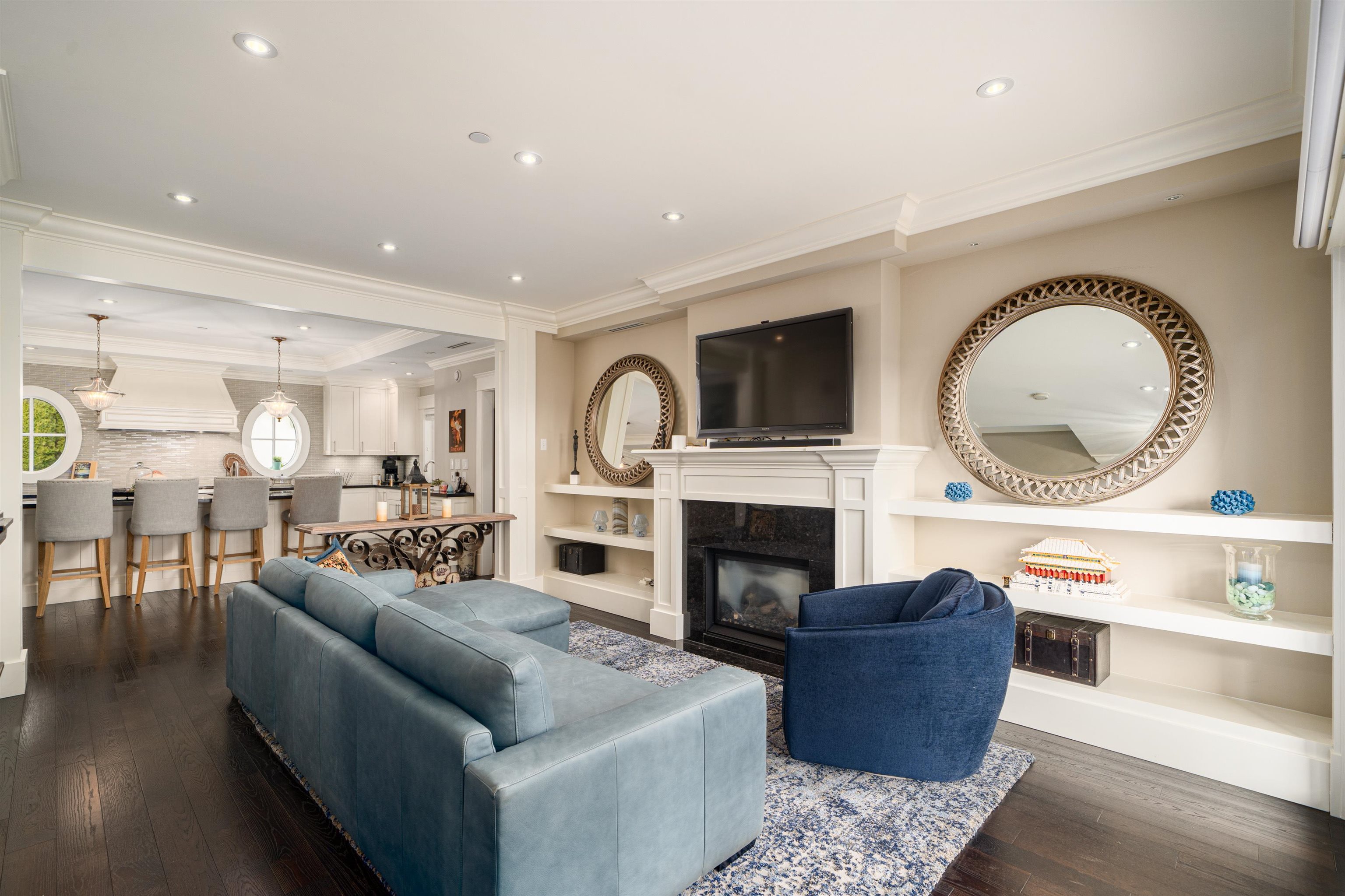 Listing image of 2285 KINGS AVENUE