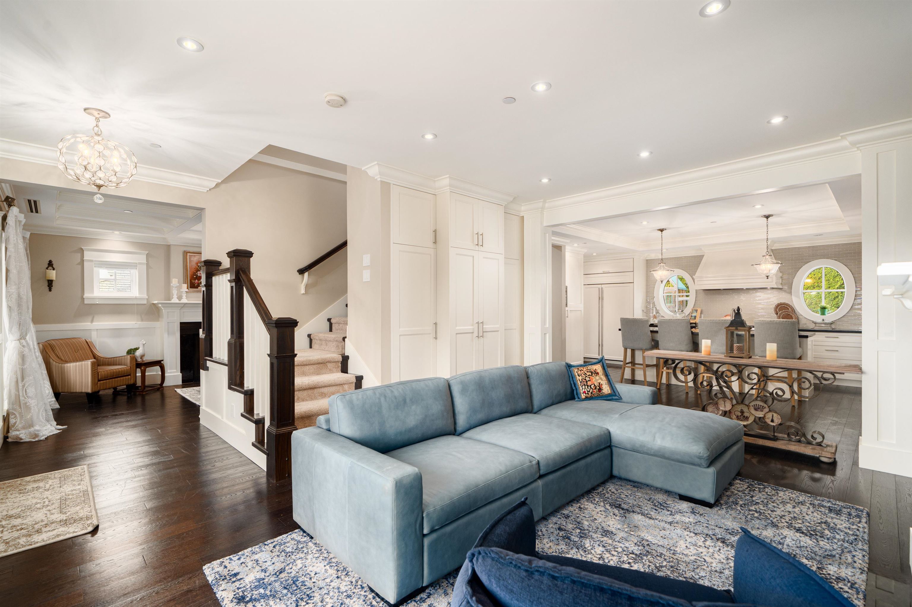 Listing image of 2285 KINGS AVENUE