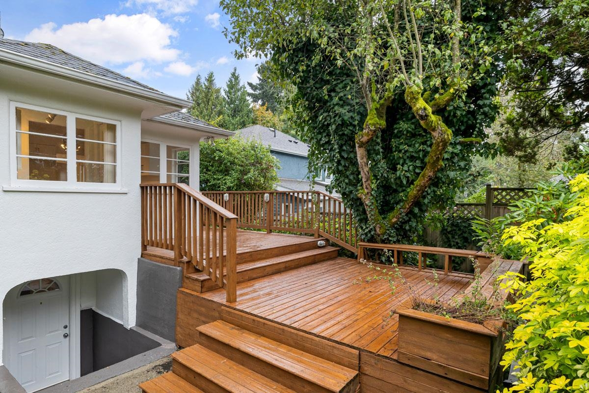 Listing image of 1561 JEFFERSON AVENUE
