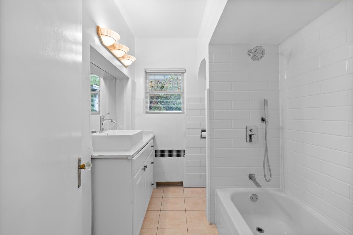 Listing image of 1561 JEFFERSON AVENUE