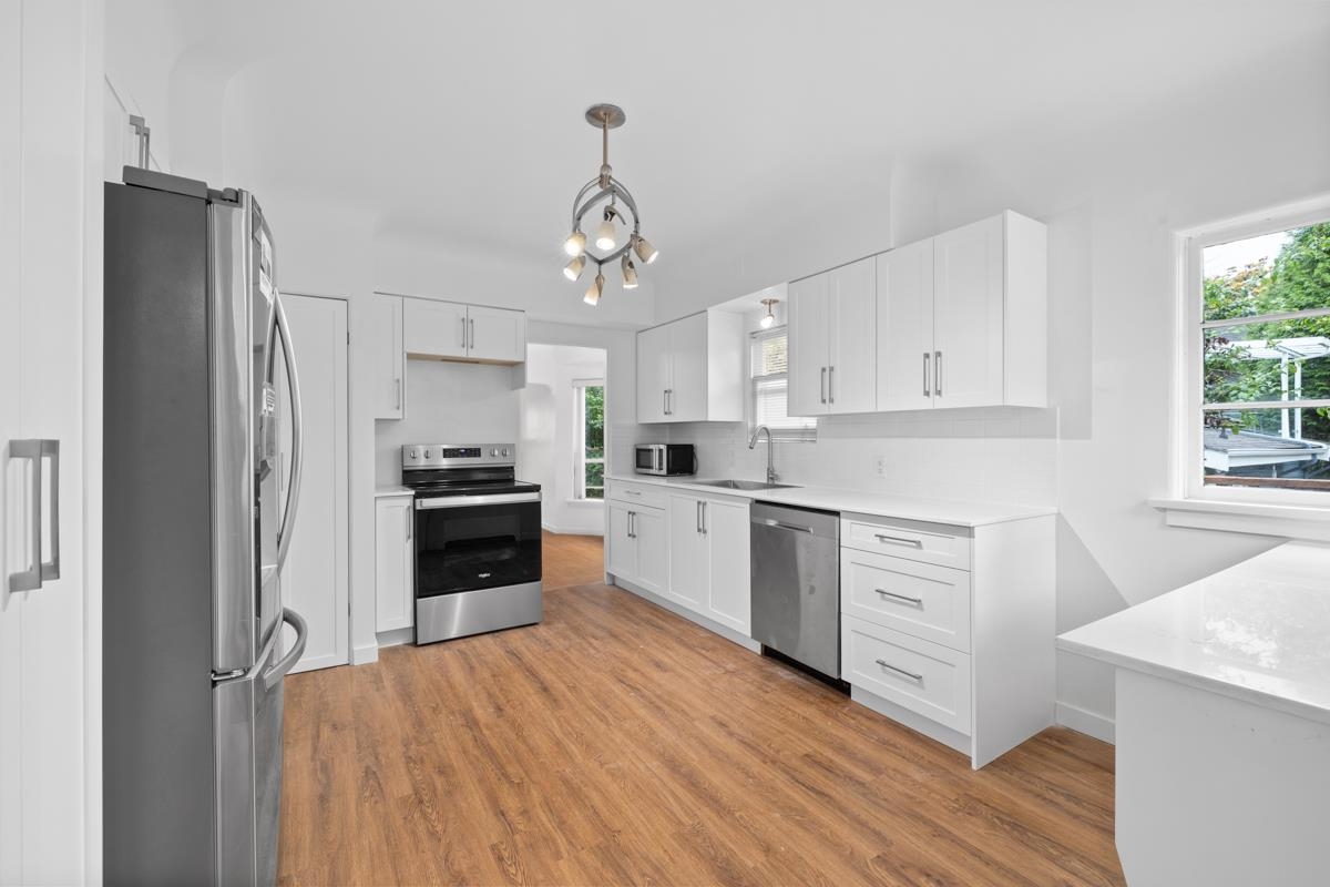 Listing image of 1561 JEFFERSON AVENUE