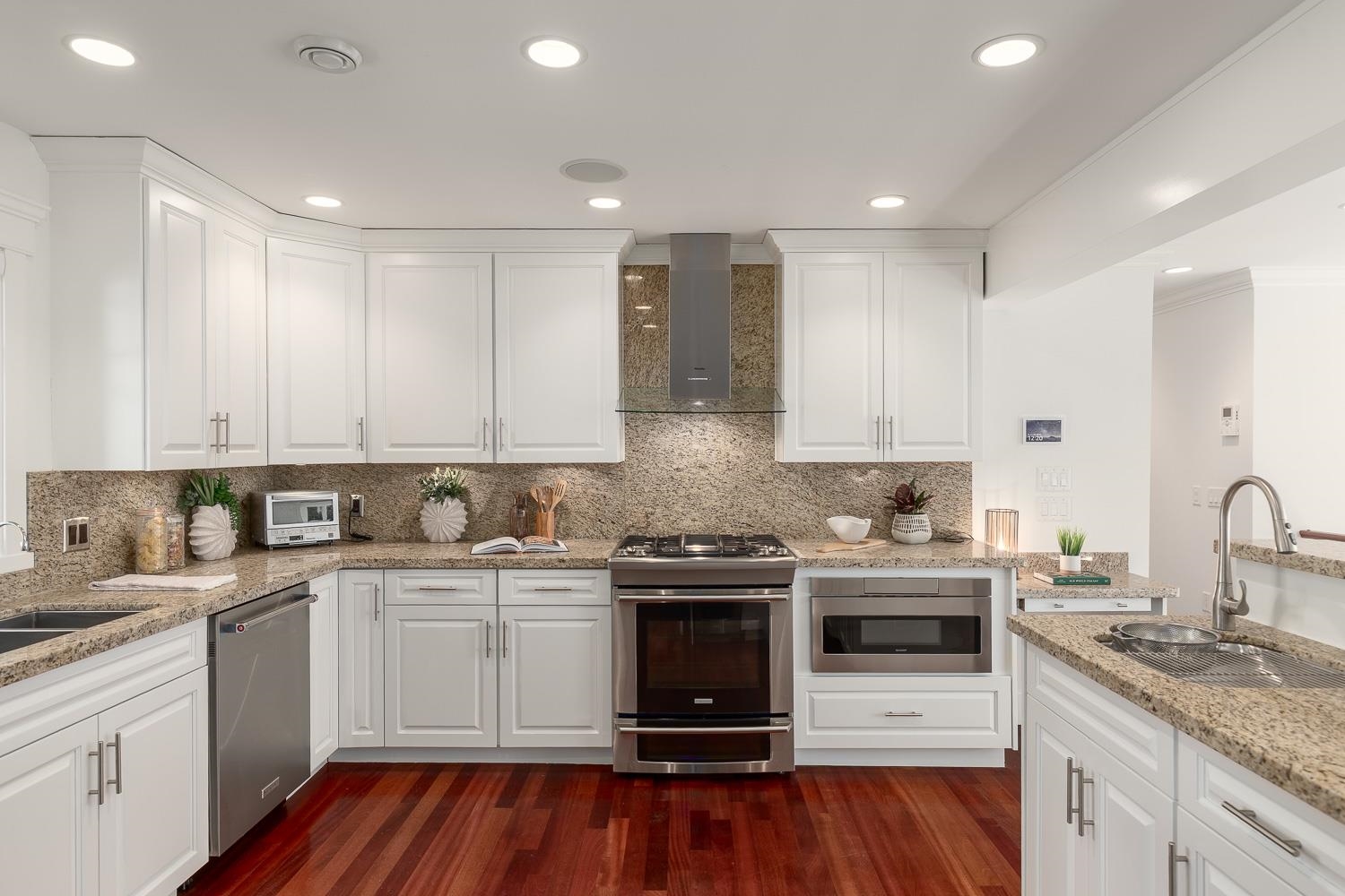 Listing image of 716 E 29TH STREET