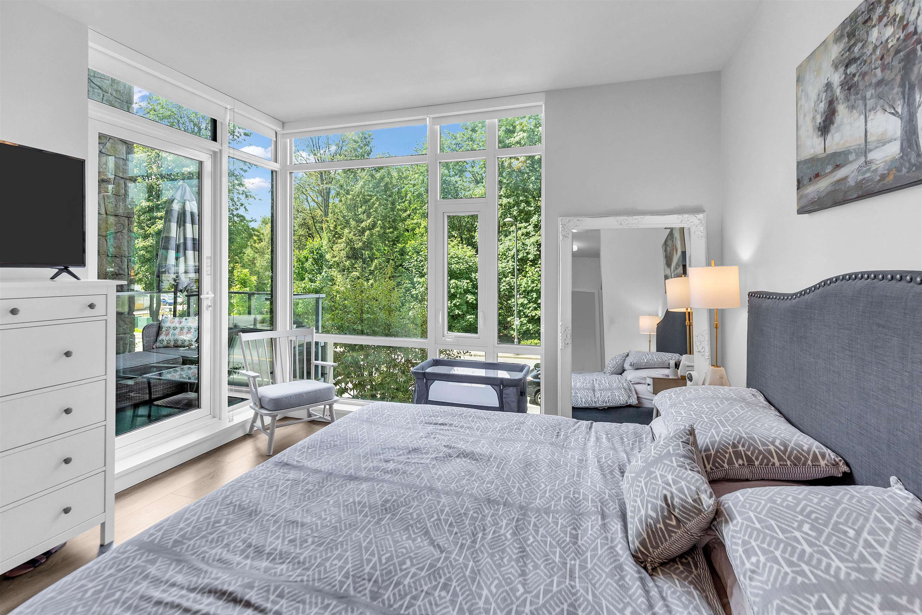 Listing image of 104 680 SEYLYNN CRESCENT