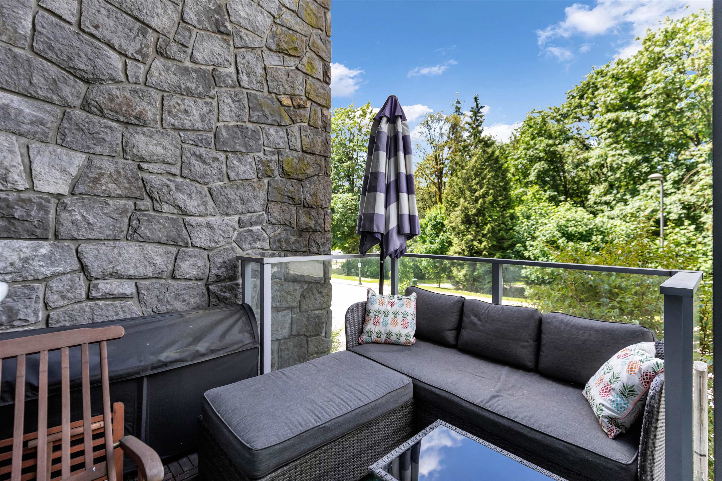 Listing image of 104 680 SEYLYNN CRESCENT