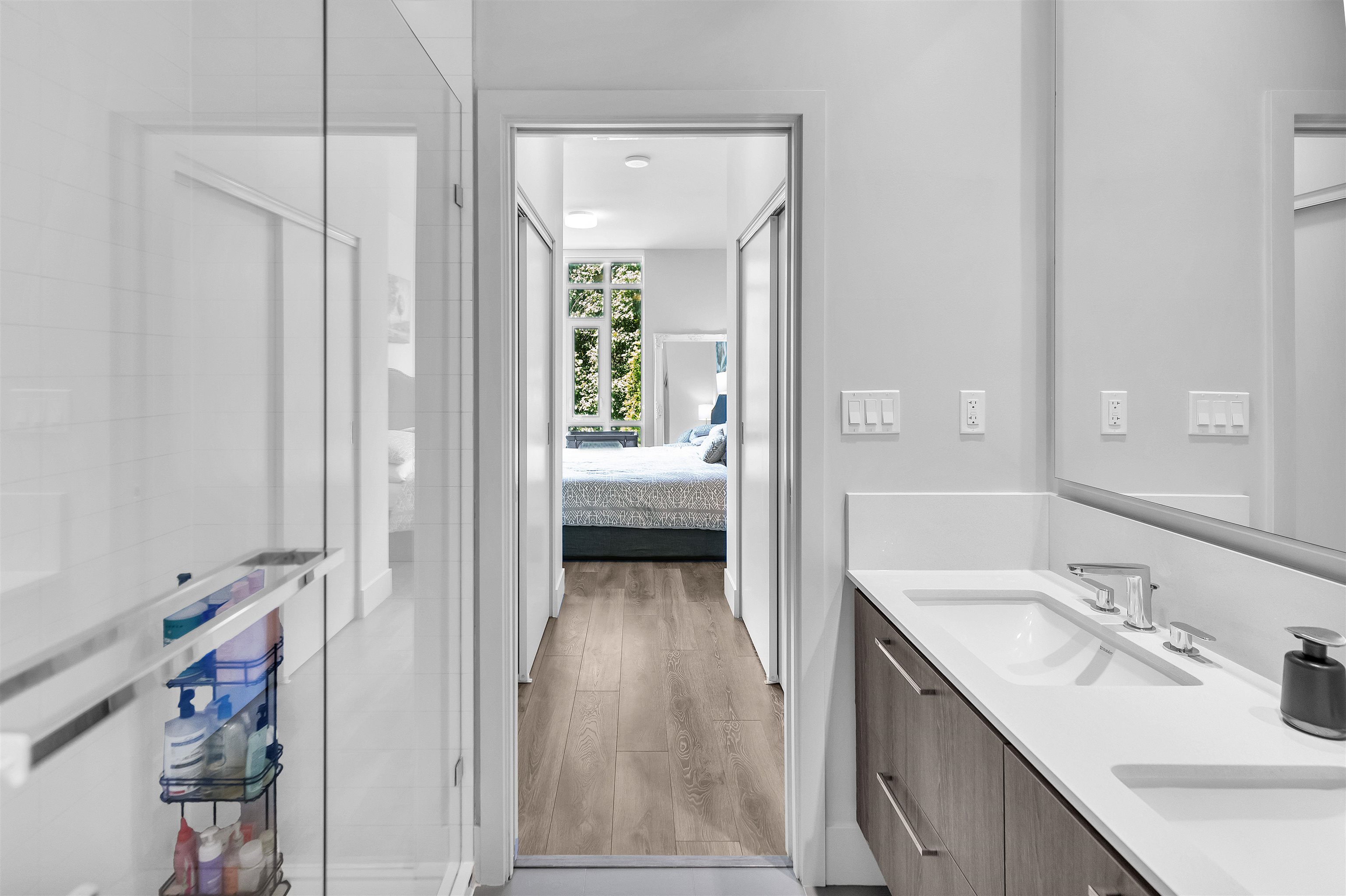 Listing image of 104 680 SEYLYNN CRESCENT