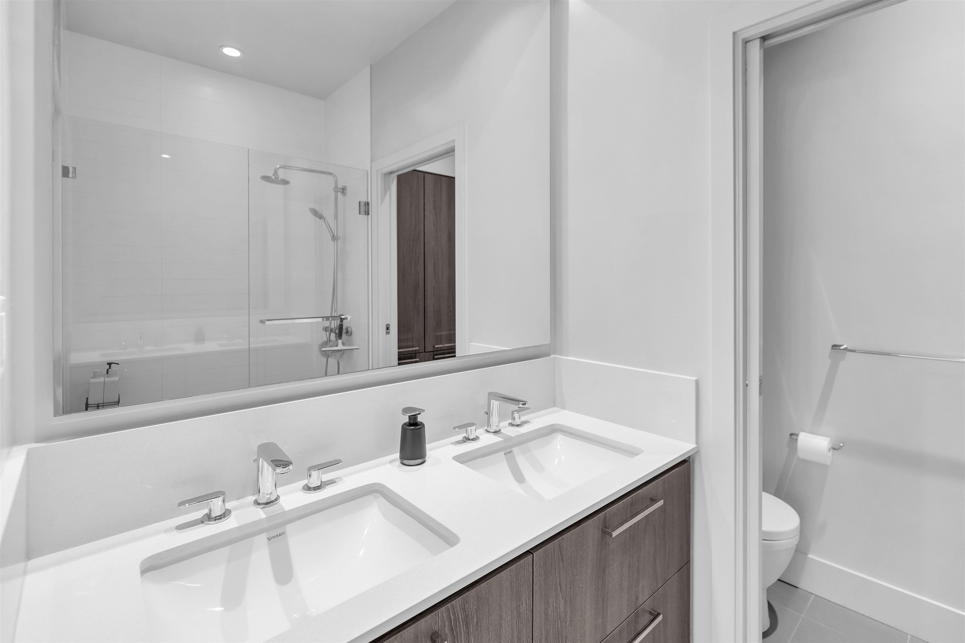 Listing image of 104 680 SEYLYNN CRESCENT
