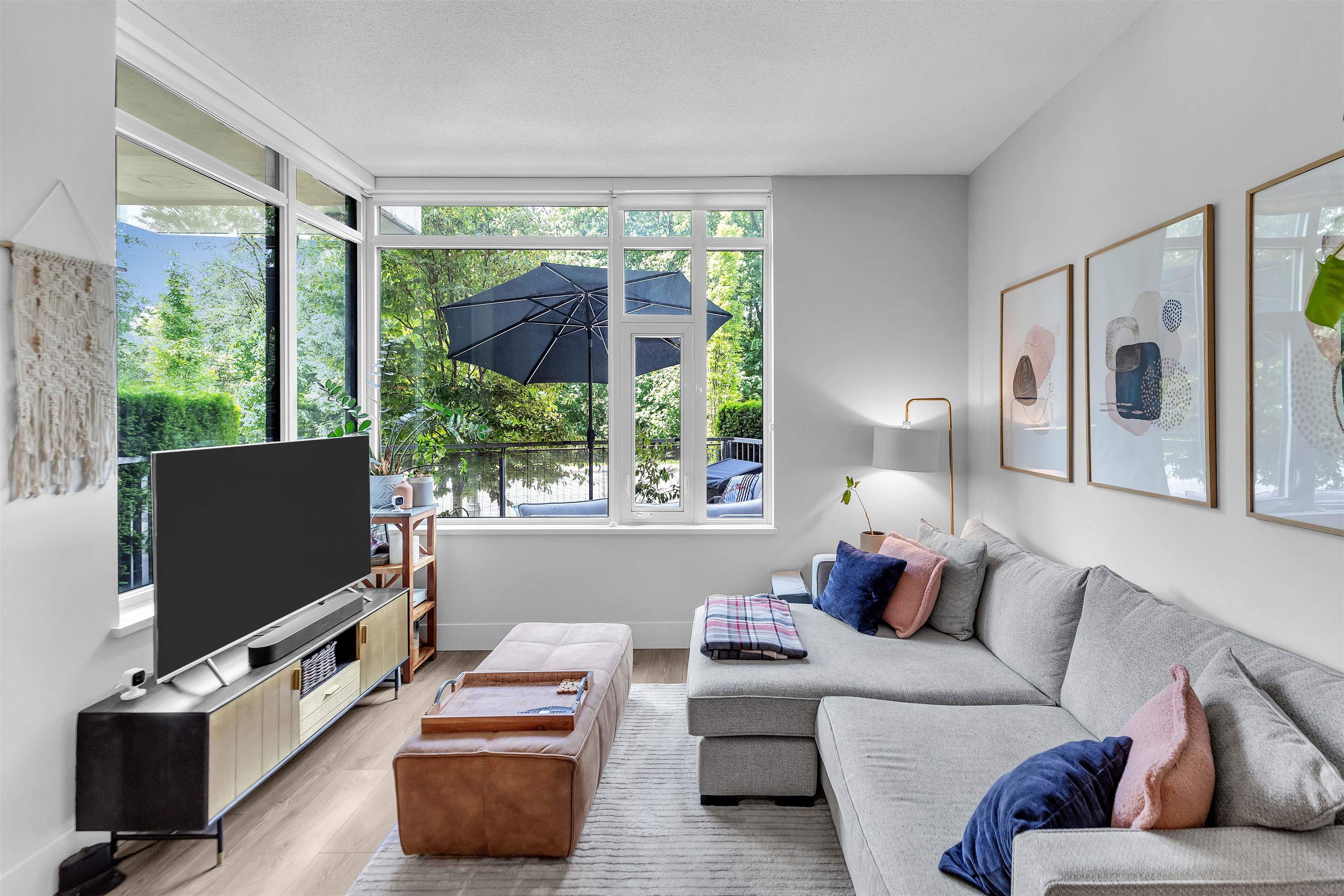 Listing image of 104 680 SEYLYNN CRESCENT