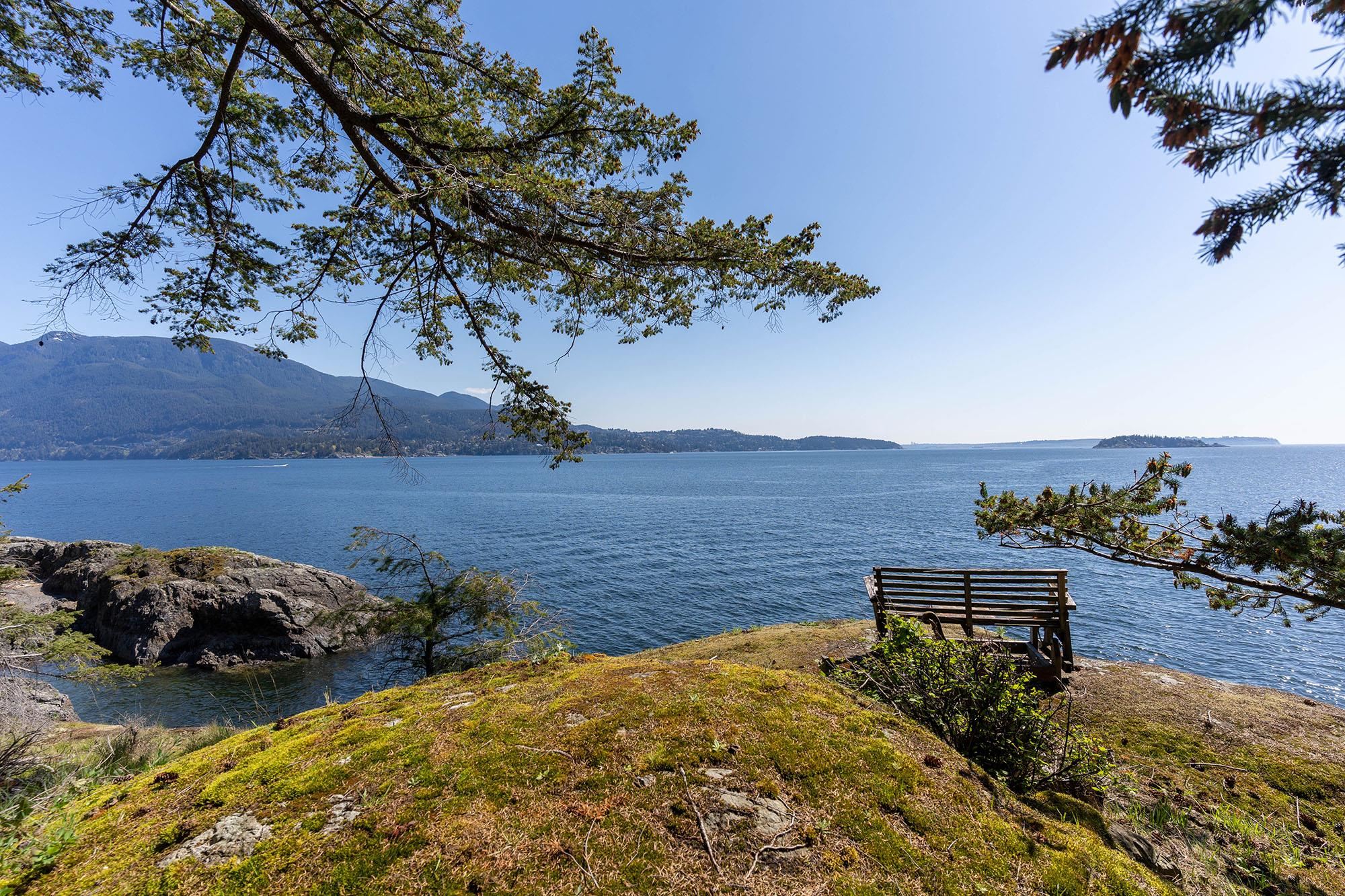Listing image of 825 HUMMINGBIRD LANE