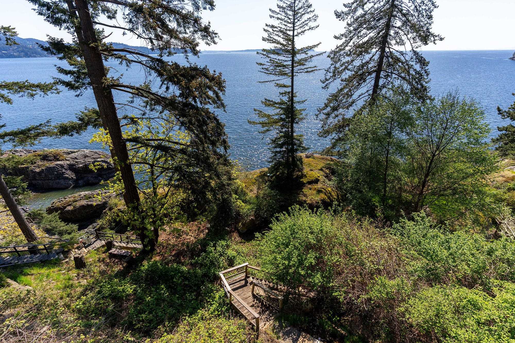 Listing image of 825 HUMMINGBIRD LANE