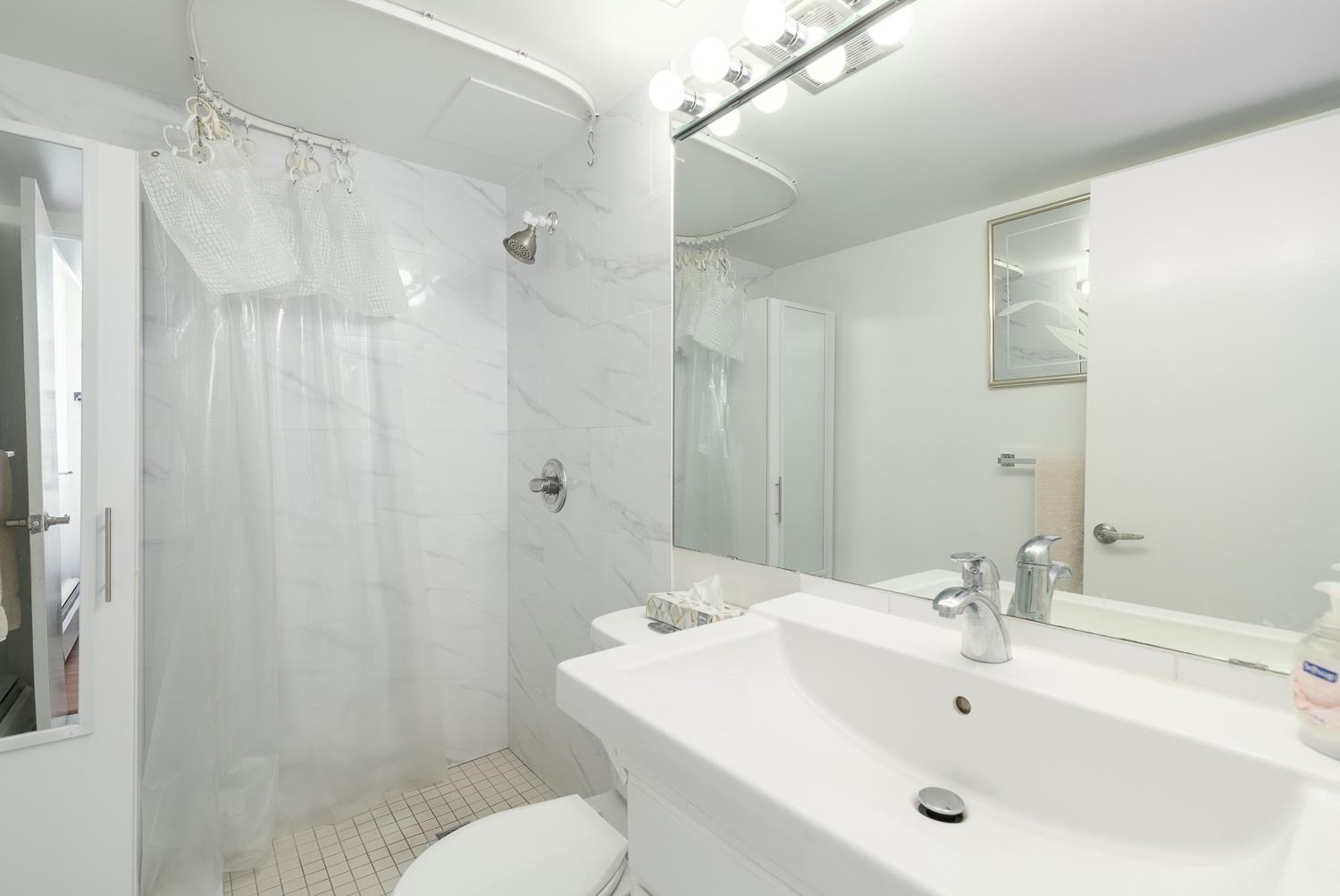 Listing image of 116 1345 CHESTERFIELD AVENUE
