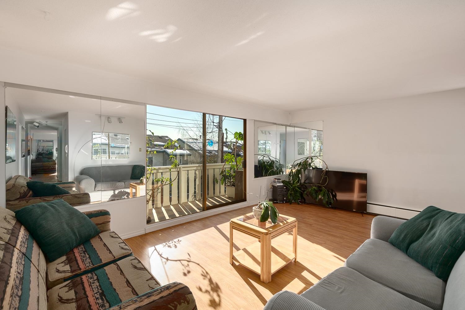 Listing image of 116 1345 CHESTERFIELD AVENUE
