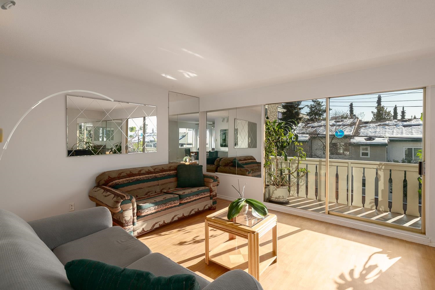 Listing image of 116 1345 CHESTERFIELD AVENUE