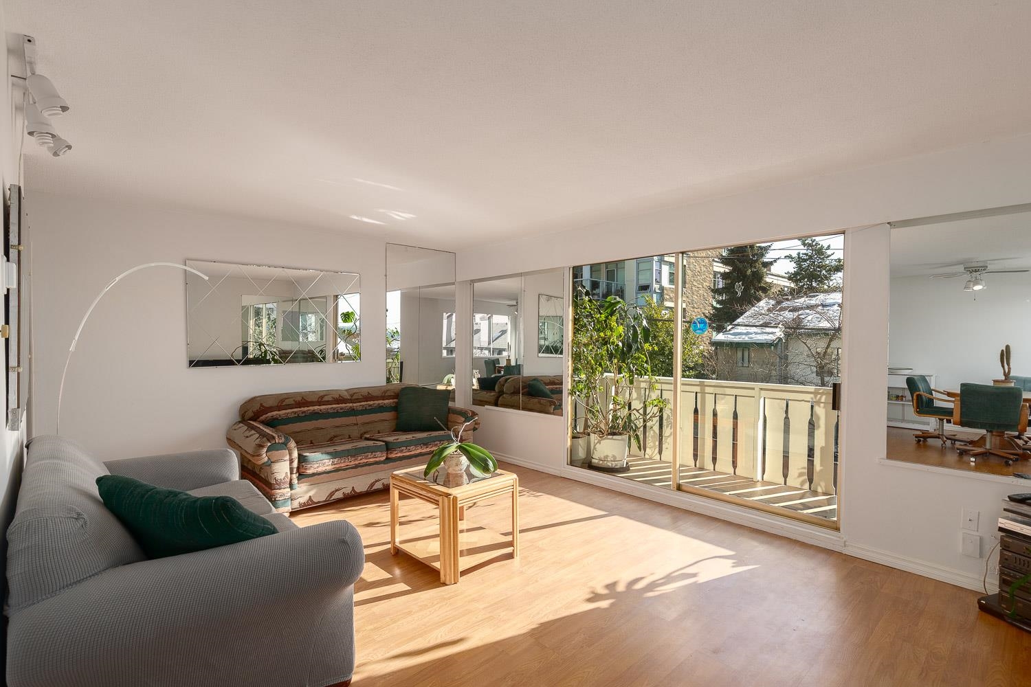 Listing image of 116 1345 CHESTERFIELD AVENUE