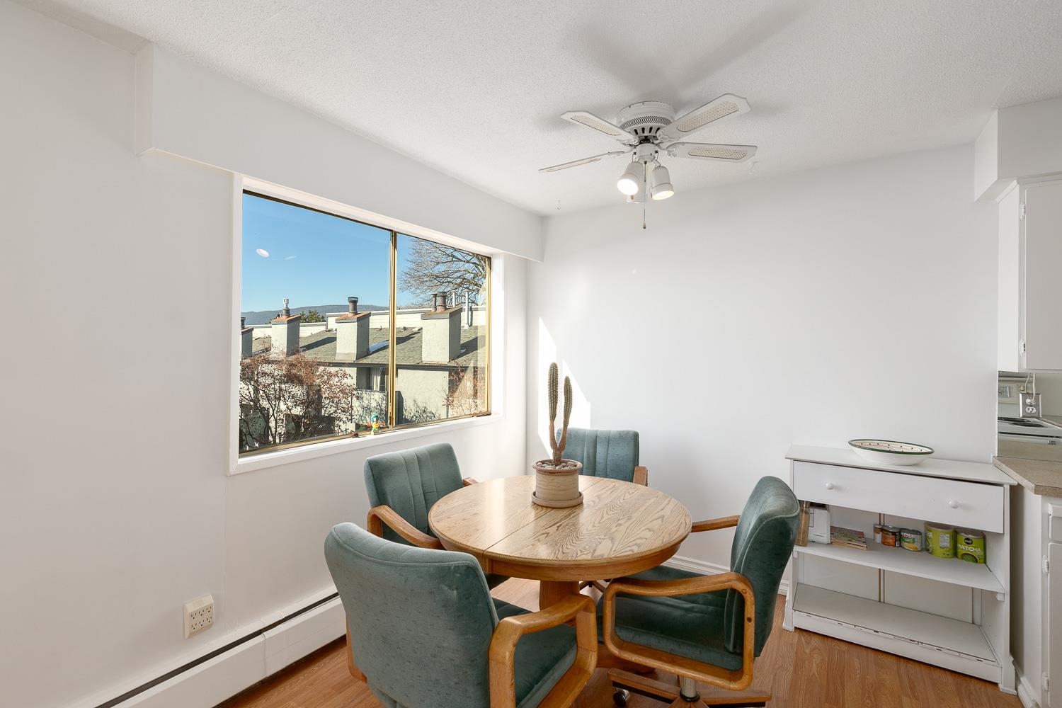 Listing image of 116 1345 CHESTERFIELD AVENUE