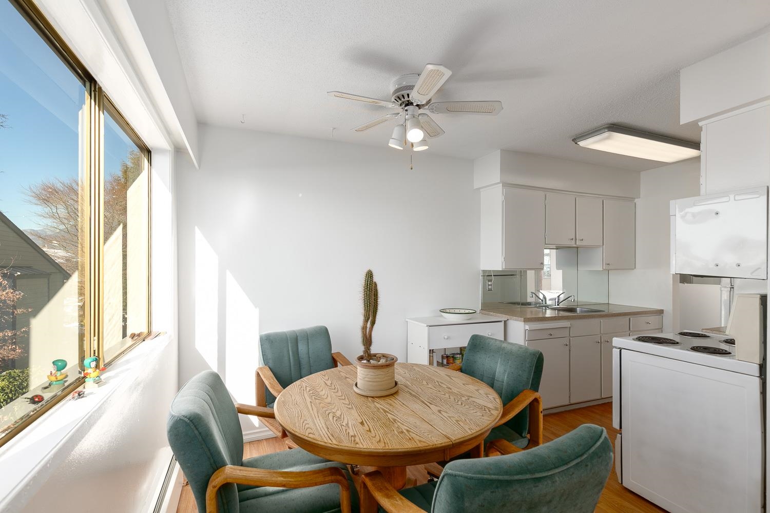 Listing image of 116 1345 CHESTERFIELD AVENUE