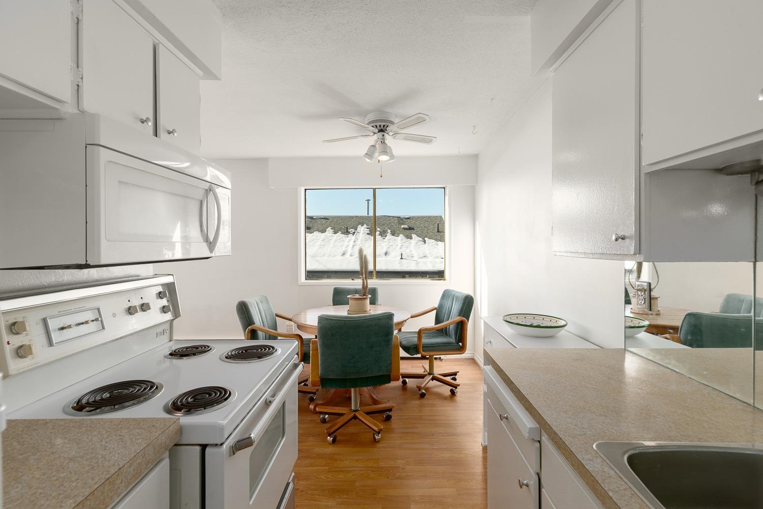 Listing image of 116 1345 CHESTERFIELD AVENUE