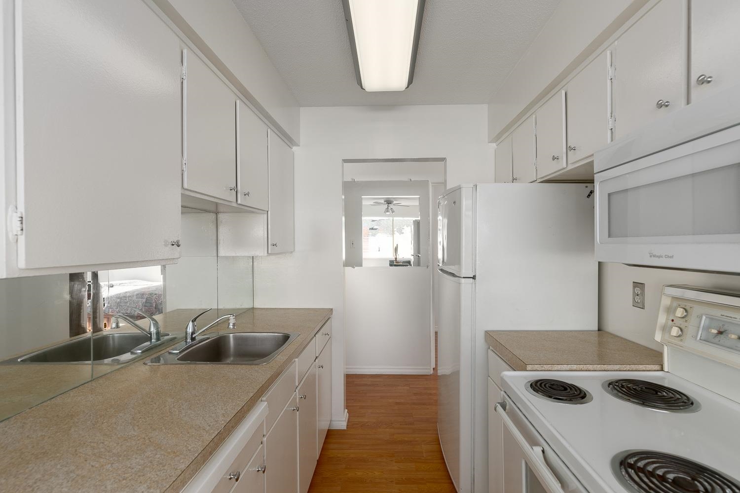 Listing image of 116 1345 CHESTERFIELD AVENUE