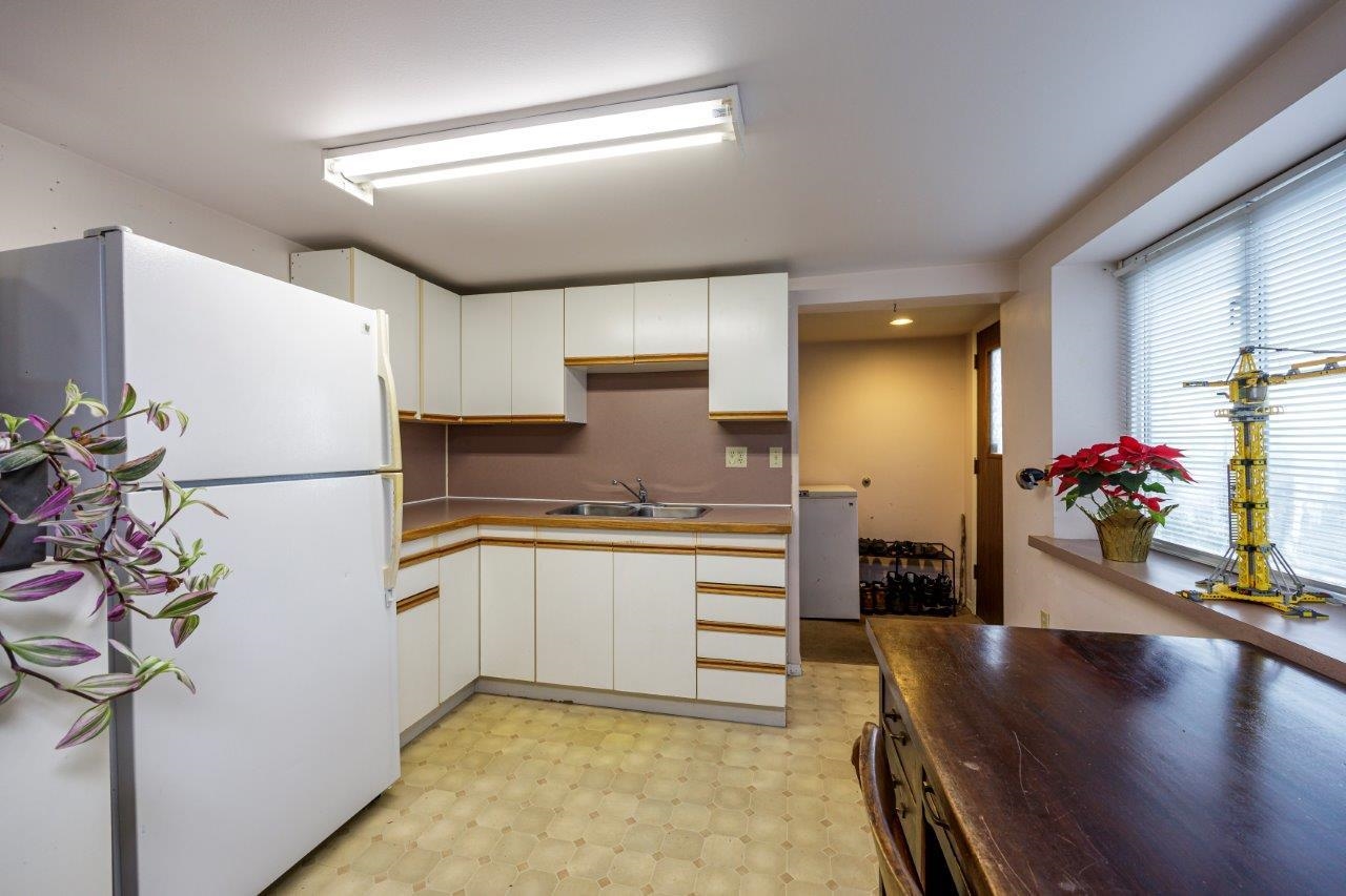 Listing image of 145-151 E KINGS ROAD