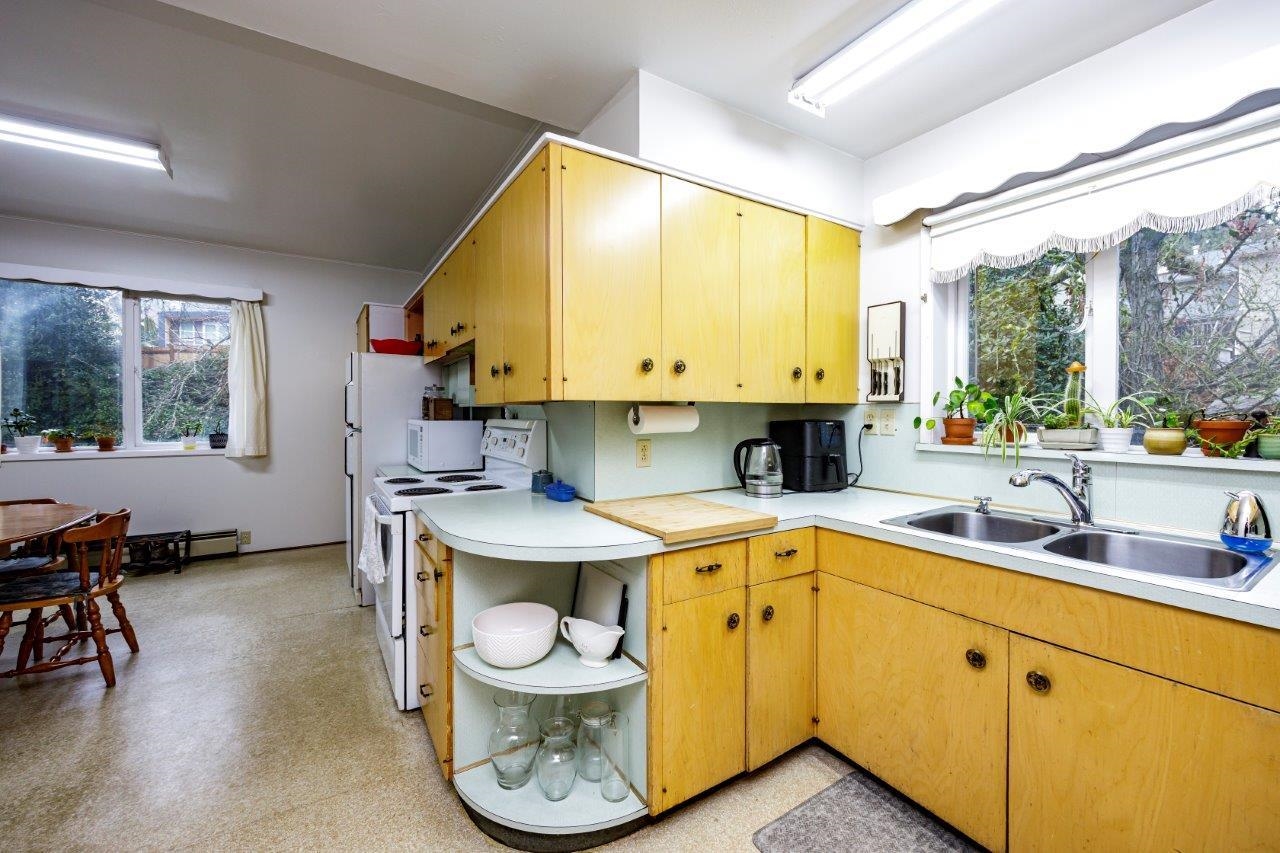 Listing image of 145-151 E KINGS ROAD