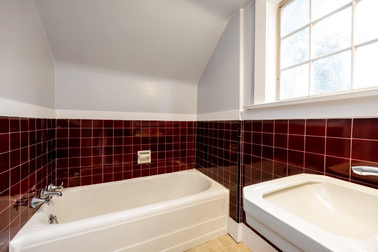 Listing image of 145-151 E KINGS ROAD