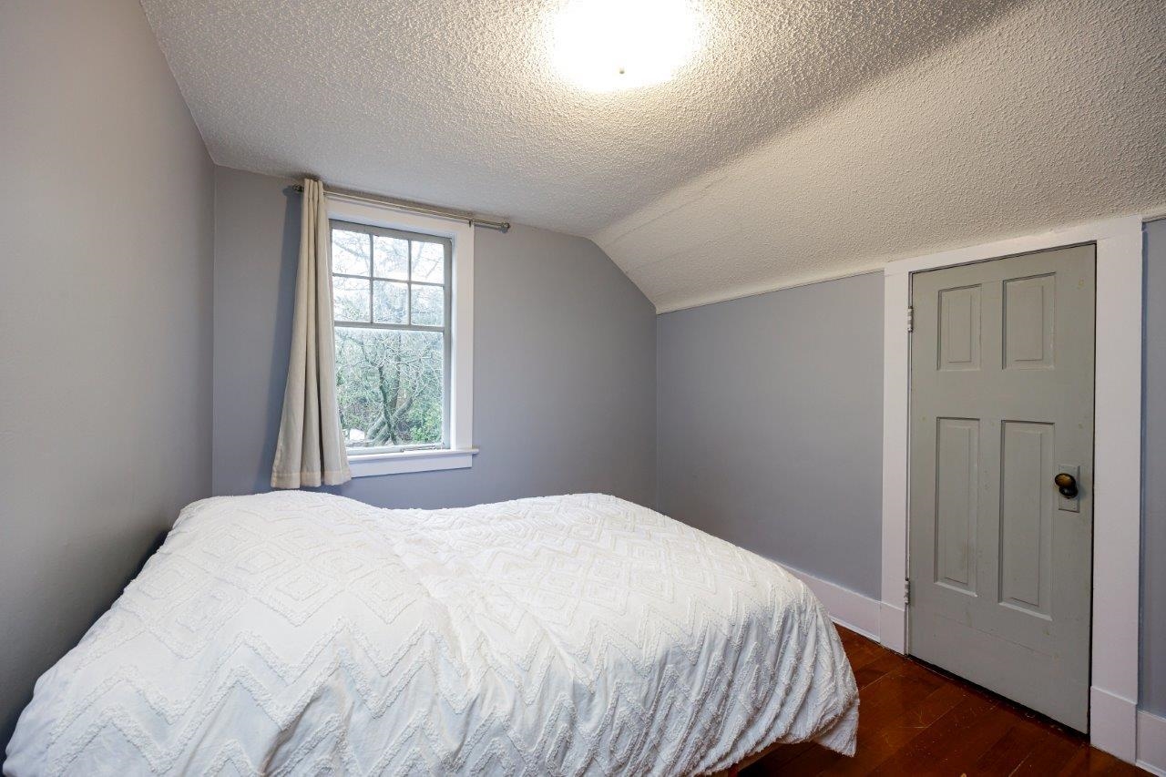 Listing image of 145-151 E KINGS ROAD
