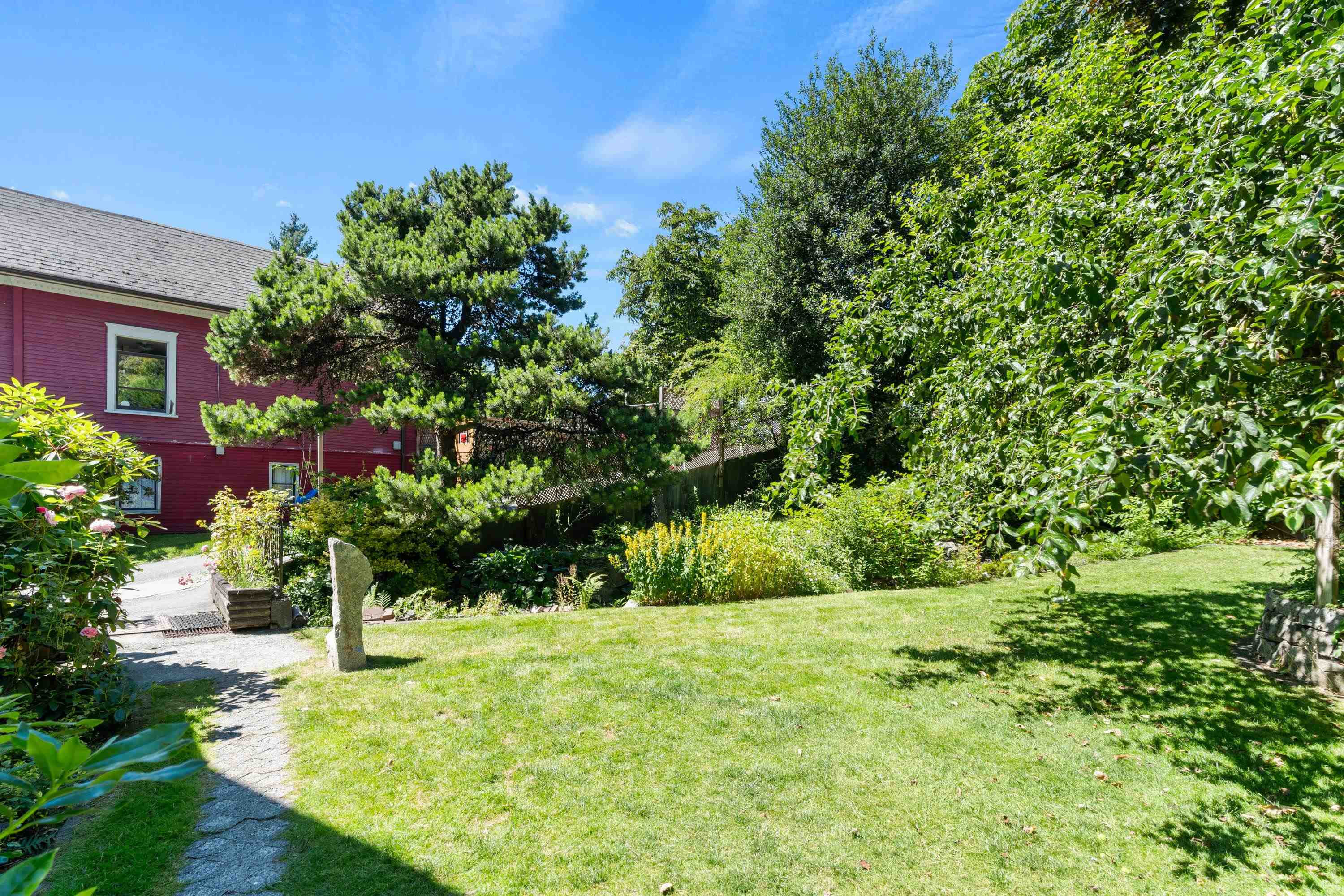 Listing image of 145-151 E KINGS ROAD