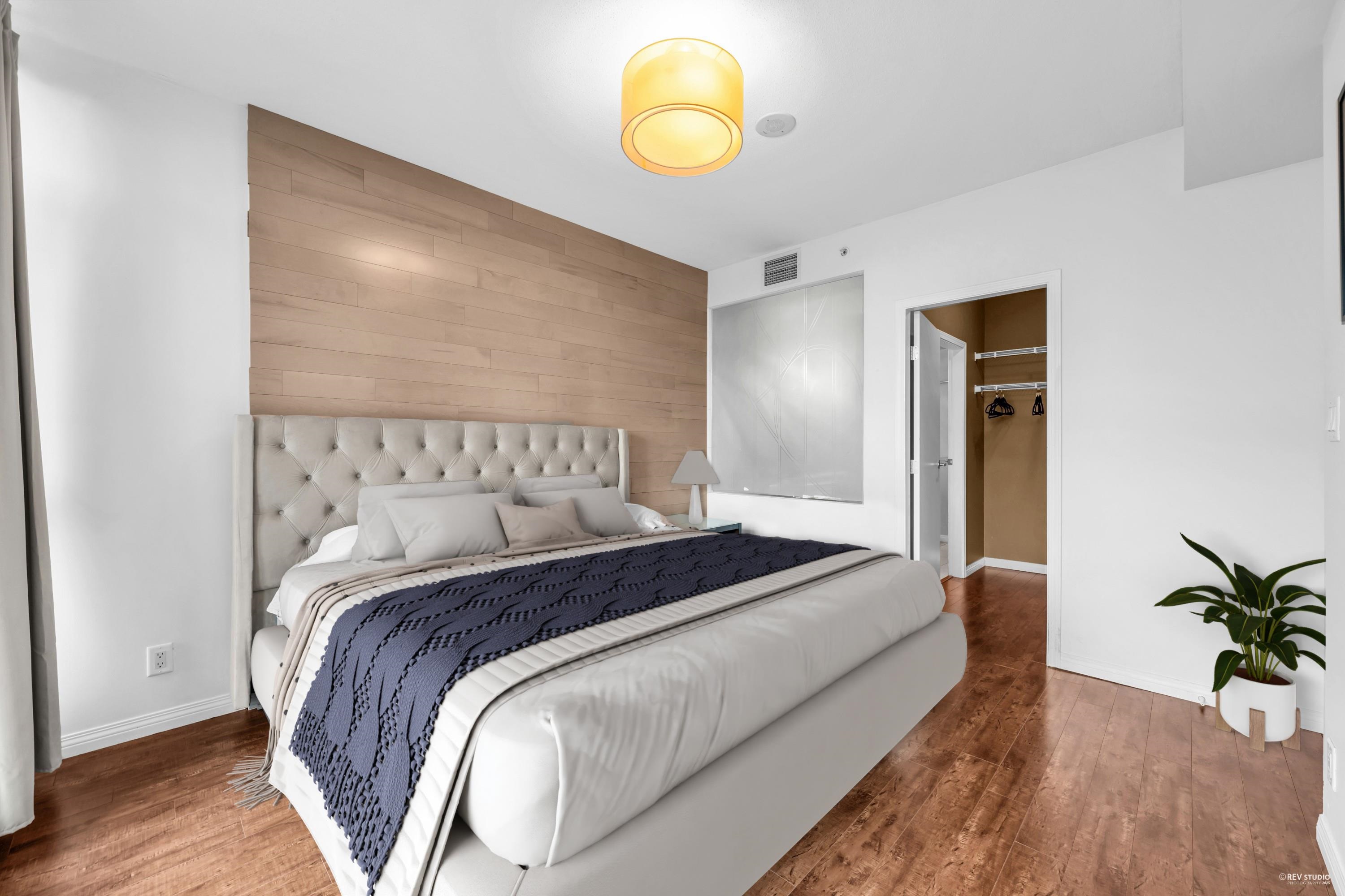 Listing image of 409 100 E ESPLANADE STREET