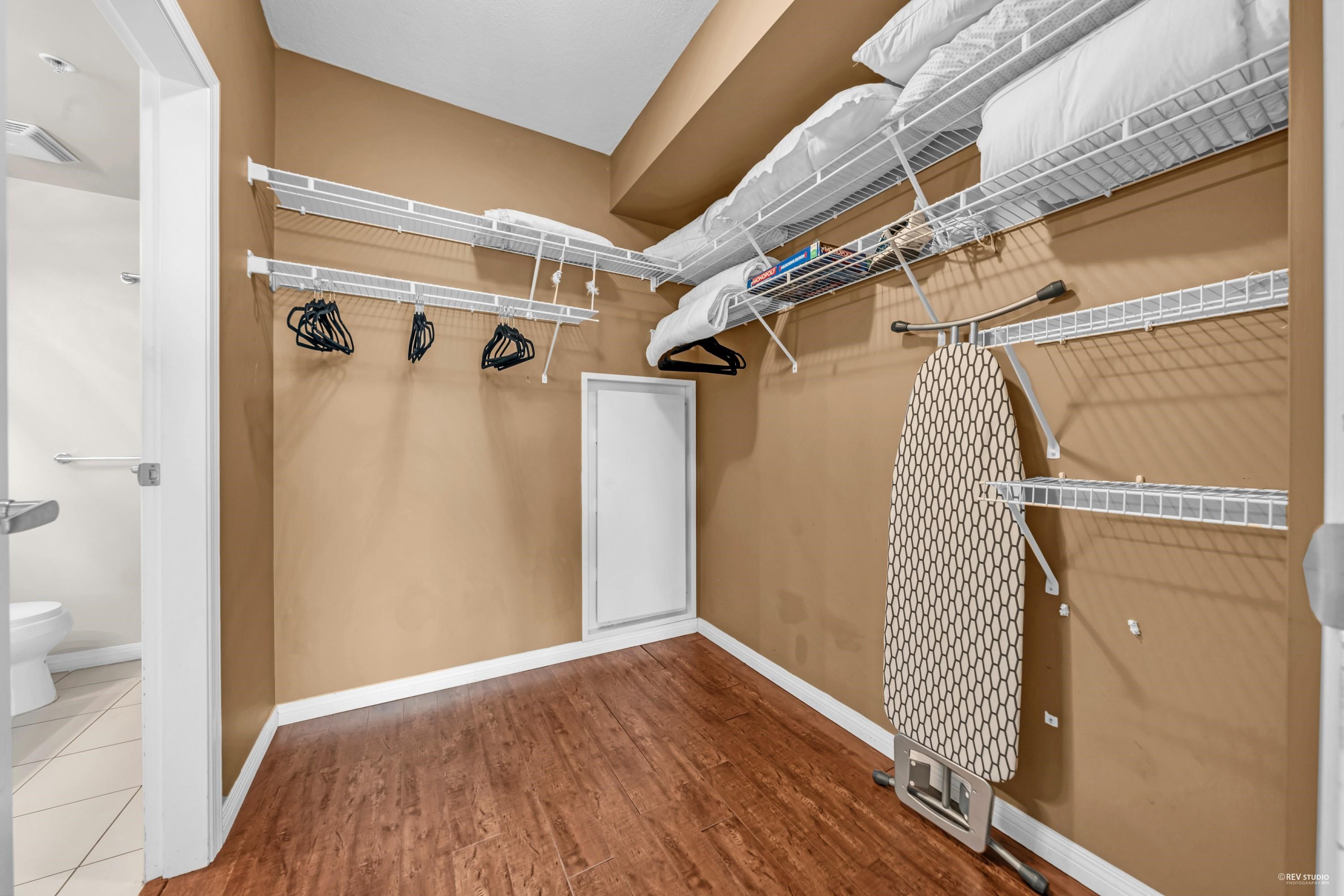 Listing image of 409 100 E ESPLANADE STREET