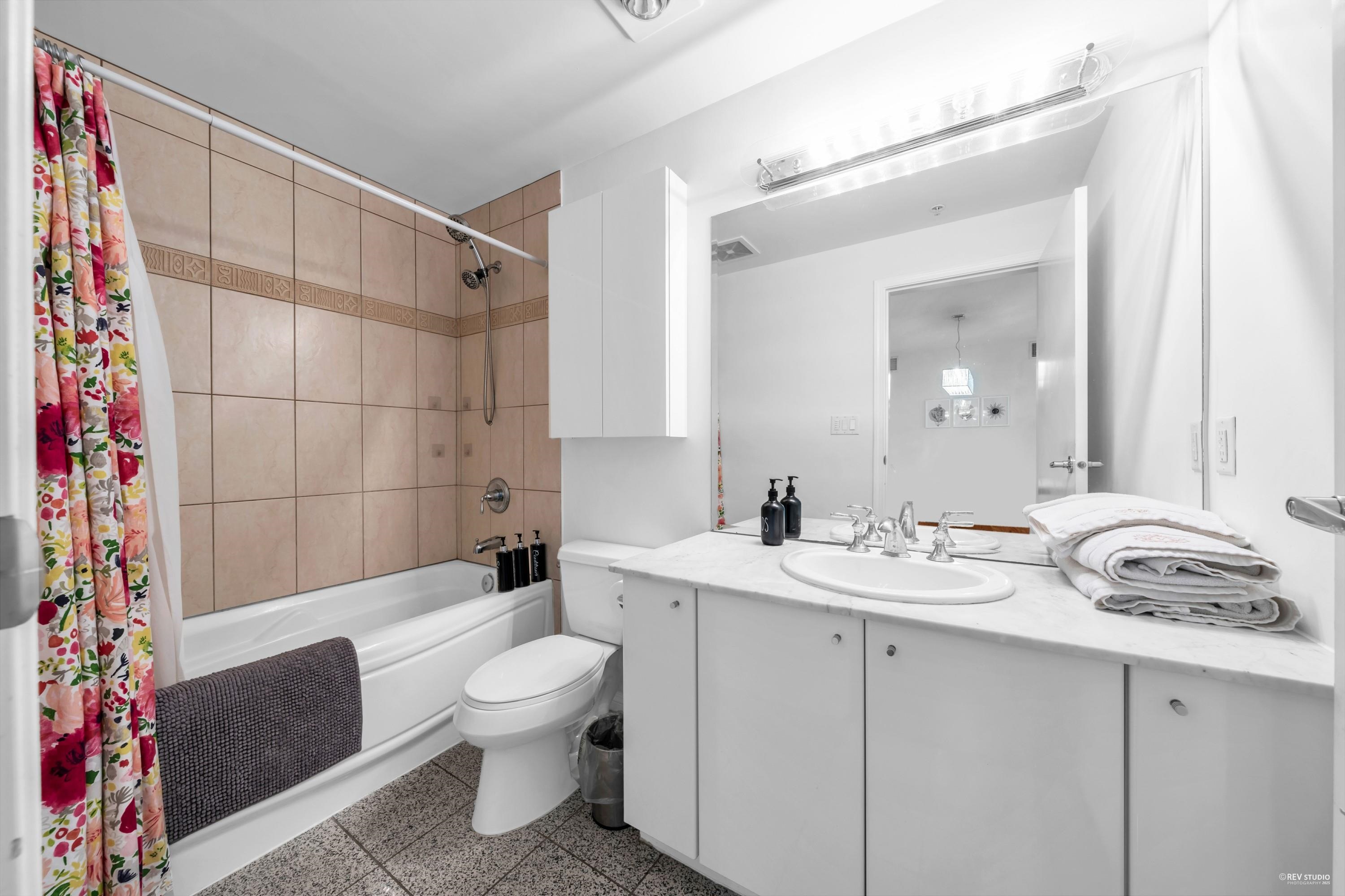 Listing image of 409 100 E ESPLANADE STREET