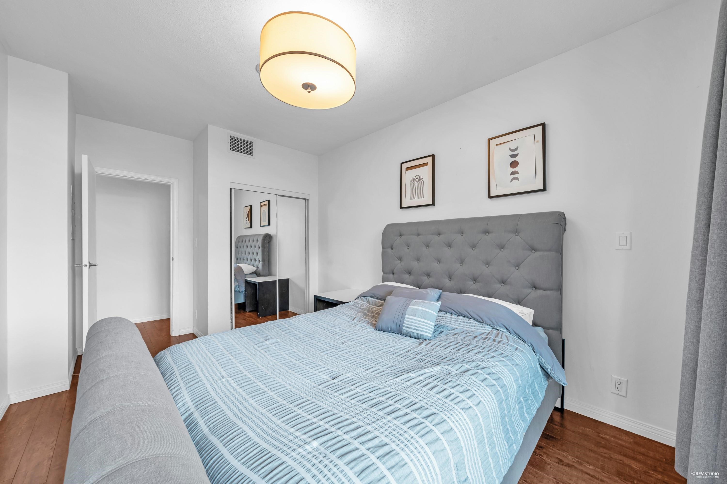 Listing image of 409 100 E ESPLANADE STREET