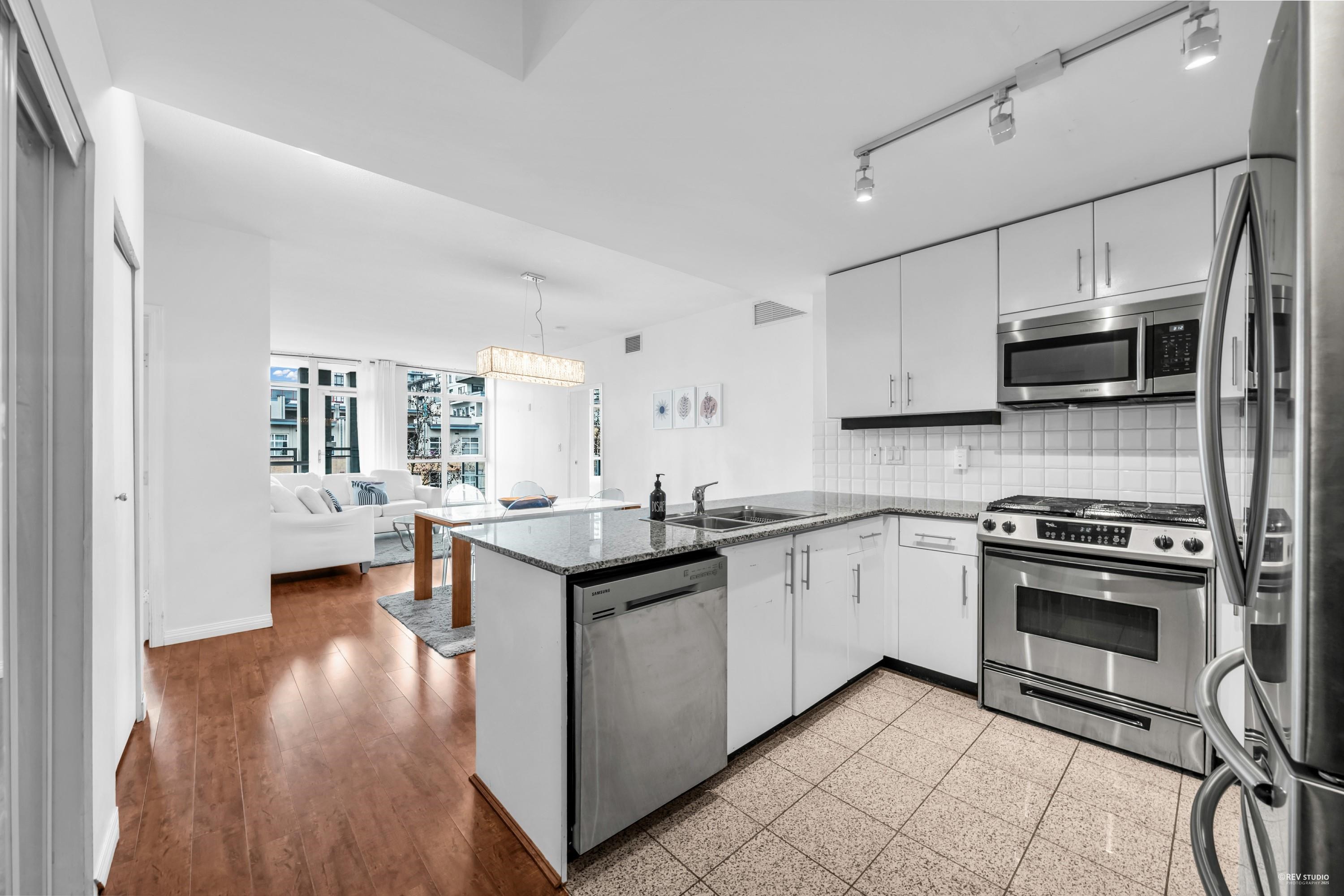 Listing image of 409 100 E ESPLANADE STREET