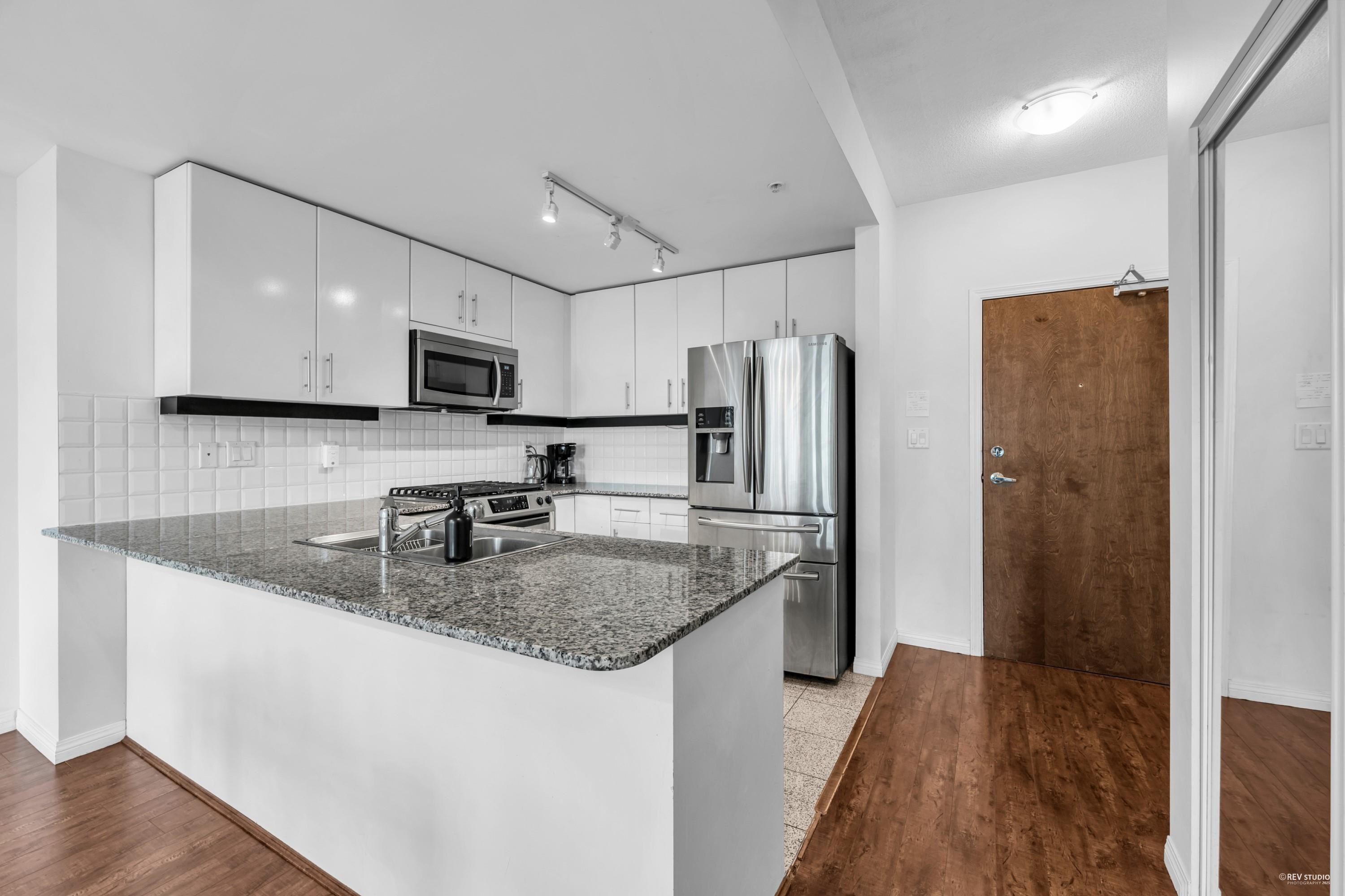 Listing image of 409 100 E ESPLANADE STREET