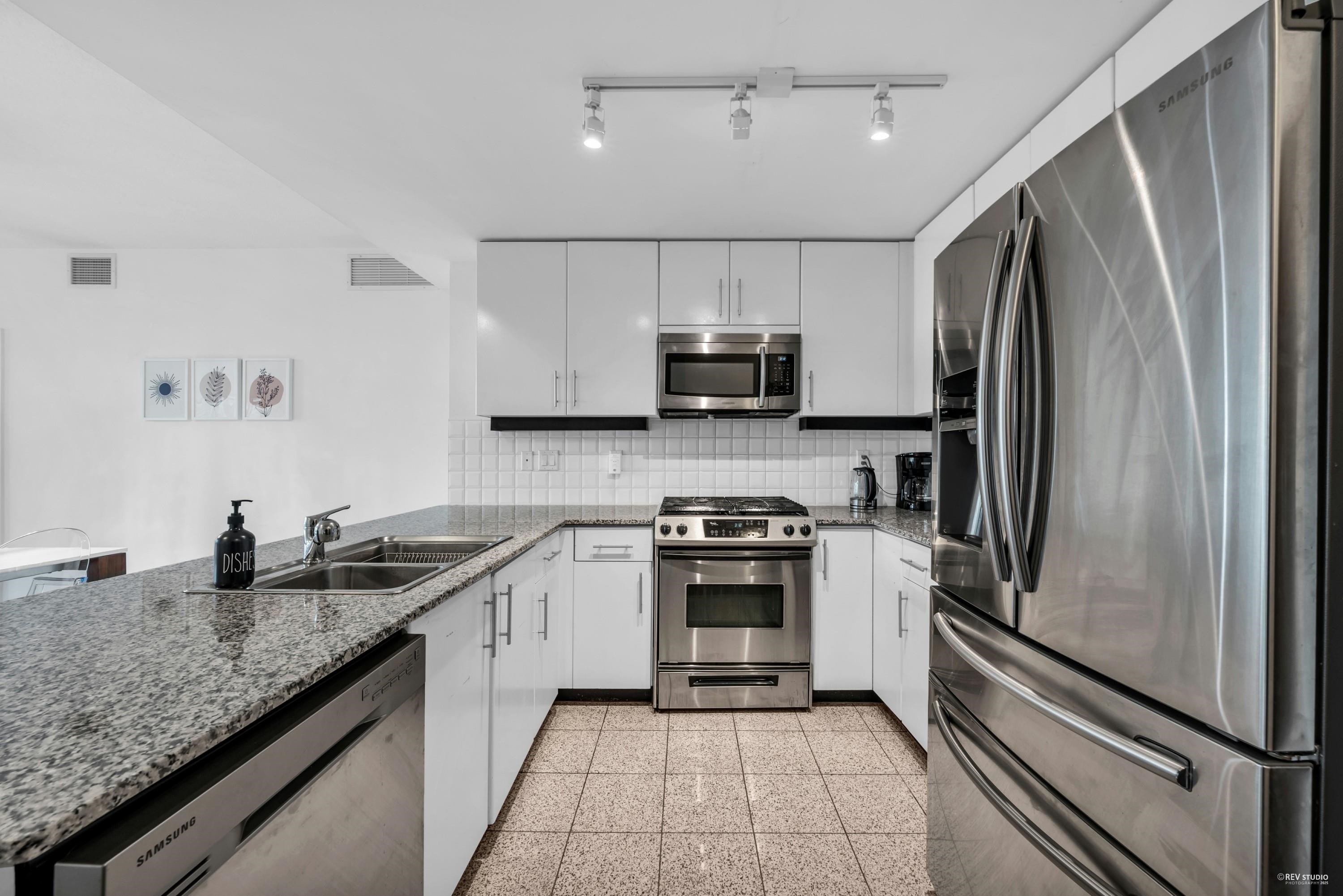 Listing image of 409 100 E ESPLANADE STREET