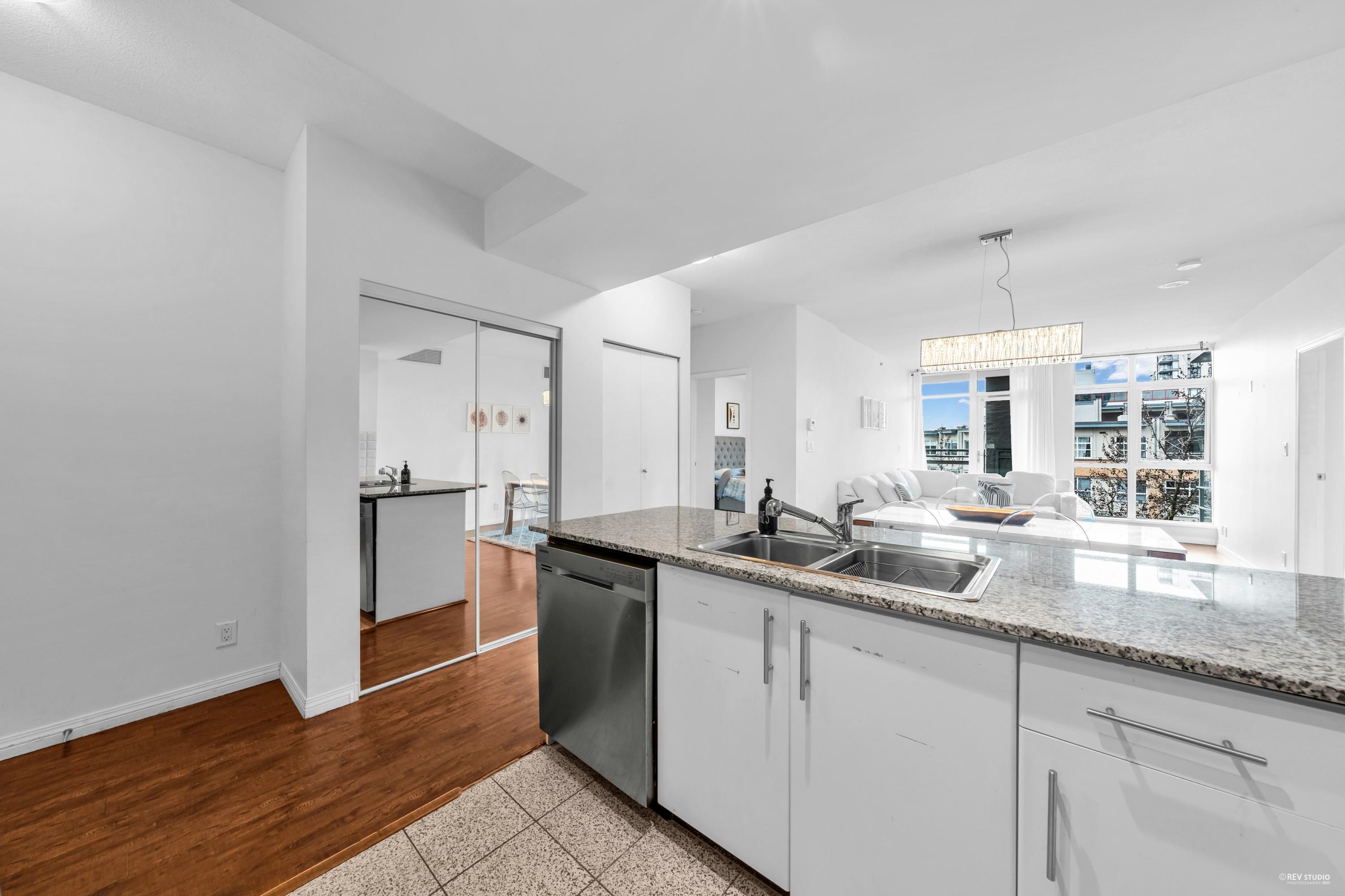 Listing image of 409 100 E ESPLANADE STREET